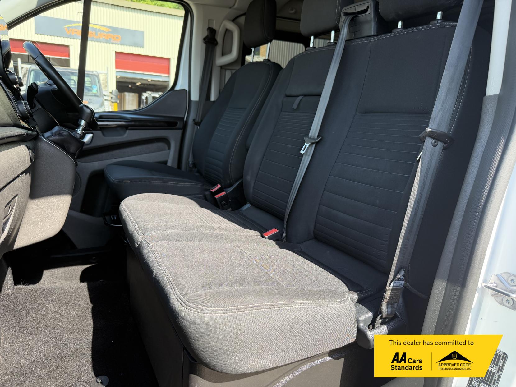 2023 Ford Transit Custom 2.0 300 EcoBlue Limited Crew Van Double Cab 5dr Diesel Manual L1 H1 Euro 6 (s/s) (130 ps) - Thumbnail 16