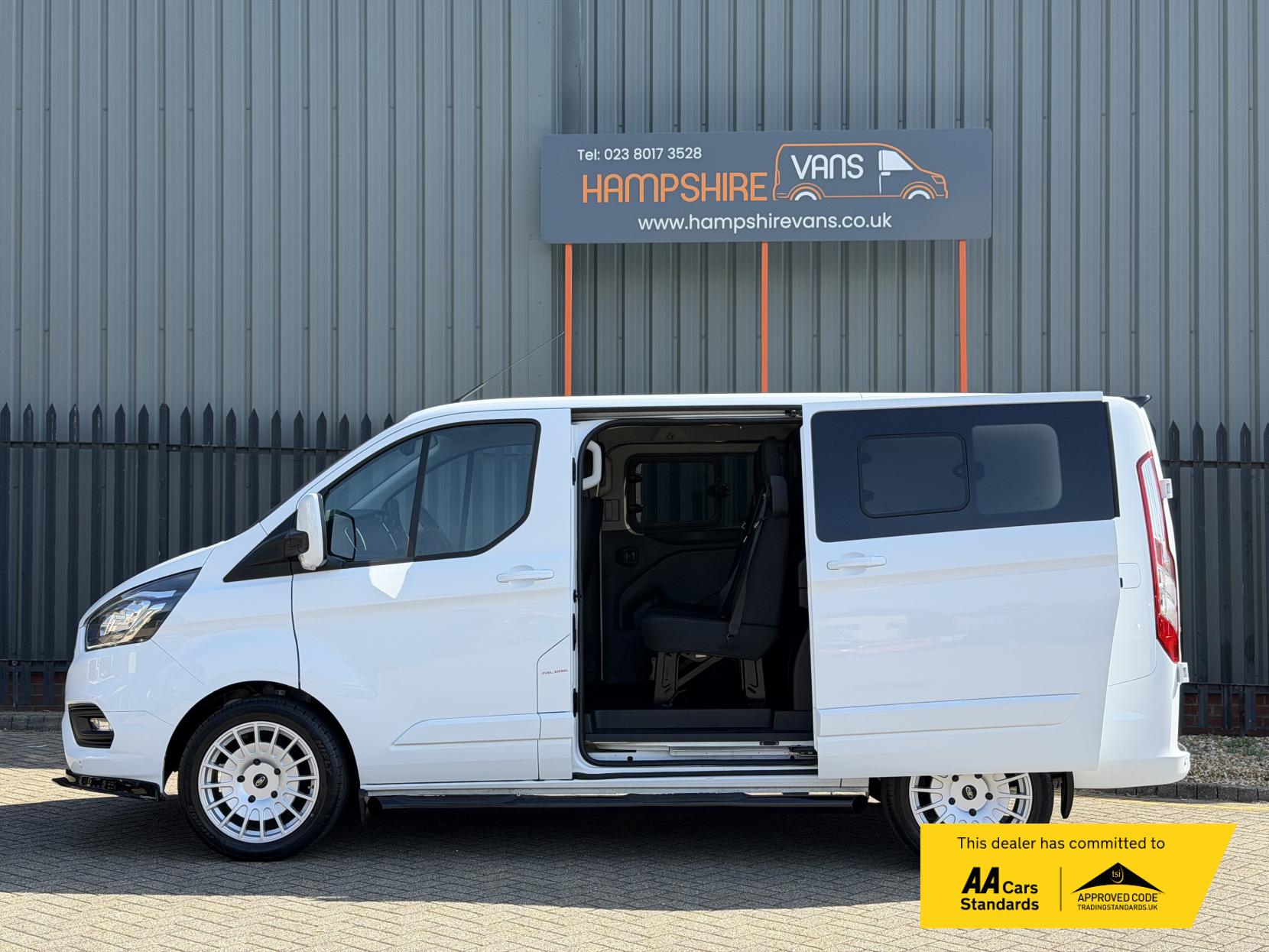 2023 Ford Transit Custom 2.0 300 EcoBlue Limited Crew Van Double Cab 5dr Diesel Manual L1 H1 Euro 6 (s/s) (130 ps) - Thumbnail 8