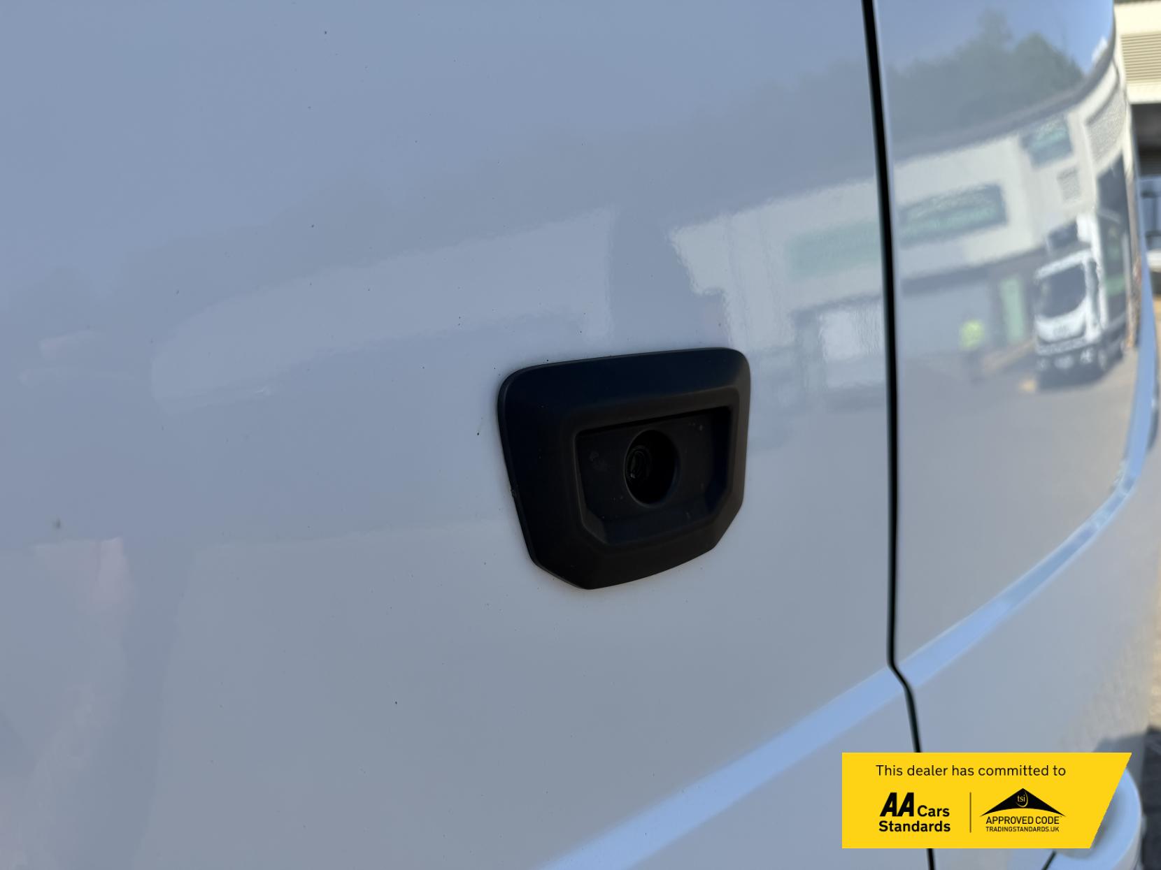 2023 Ford Transit Custom 2.0 300 EcoBlue Limited Crew Van Double Cab 5dr Diesel Manual L1 H1 Euro 6 (s/s) (130 ps) - Thumbnail 13