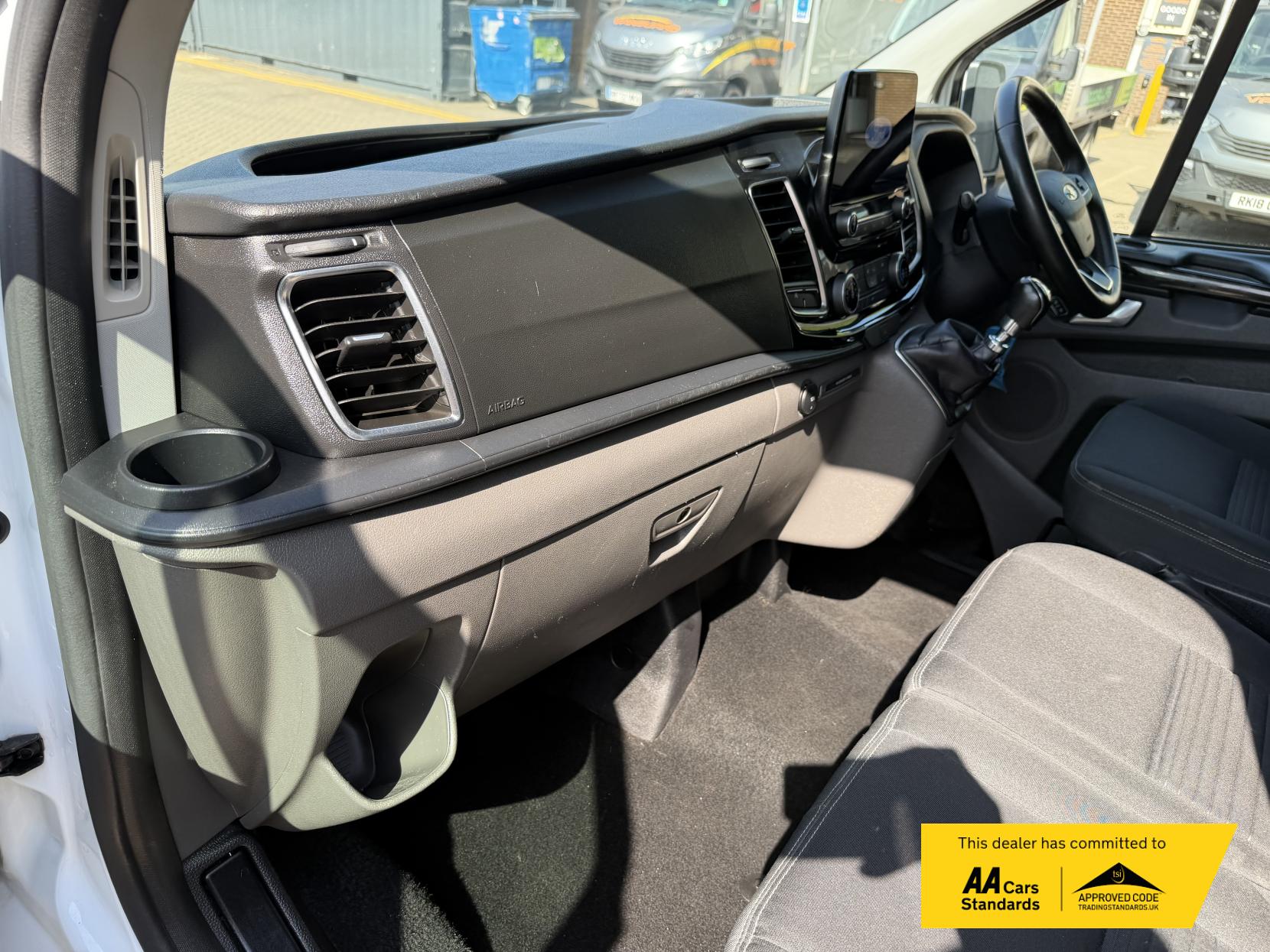 2023 Ford Transit Custom 2.0 300 EcoBlue Limited Crew Van Double Cab 5dr Diesel Manual L1 H1 Euro 6 (s/s) (130 ps) - Thumbnail 32