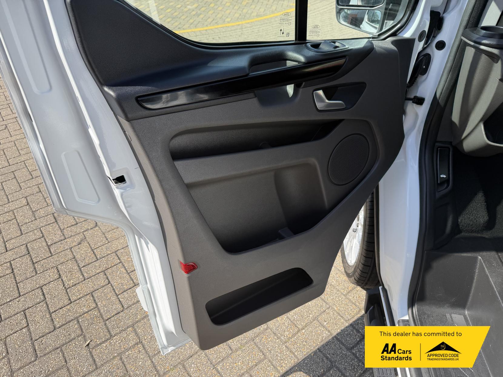 2023 Ford Transit Custom 2.0 300 EcoBlue Limited Crew Van Double Cab 5dr Diesel Manual L1 H1 Euro 6 (s/s) (130 ps) - Thumbnail 30
