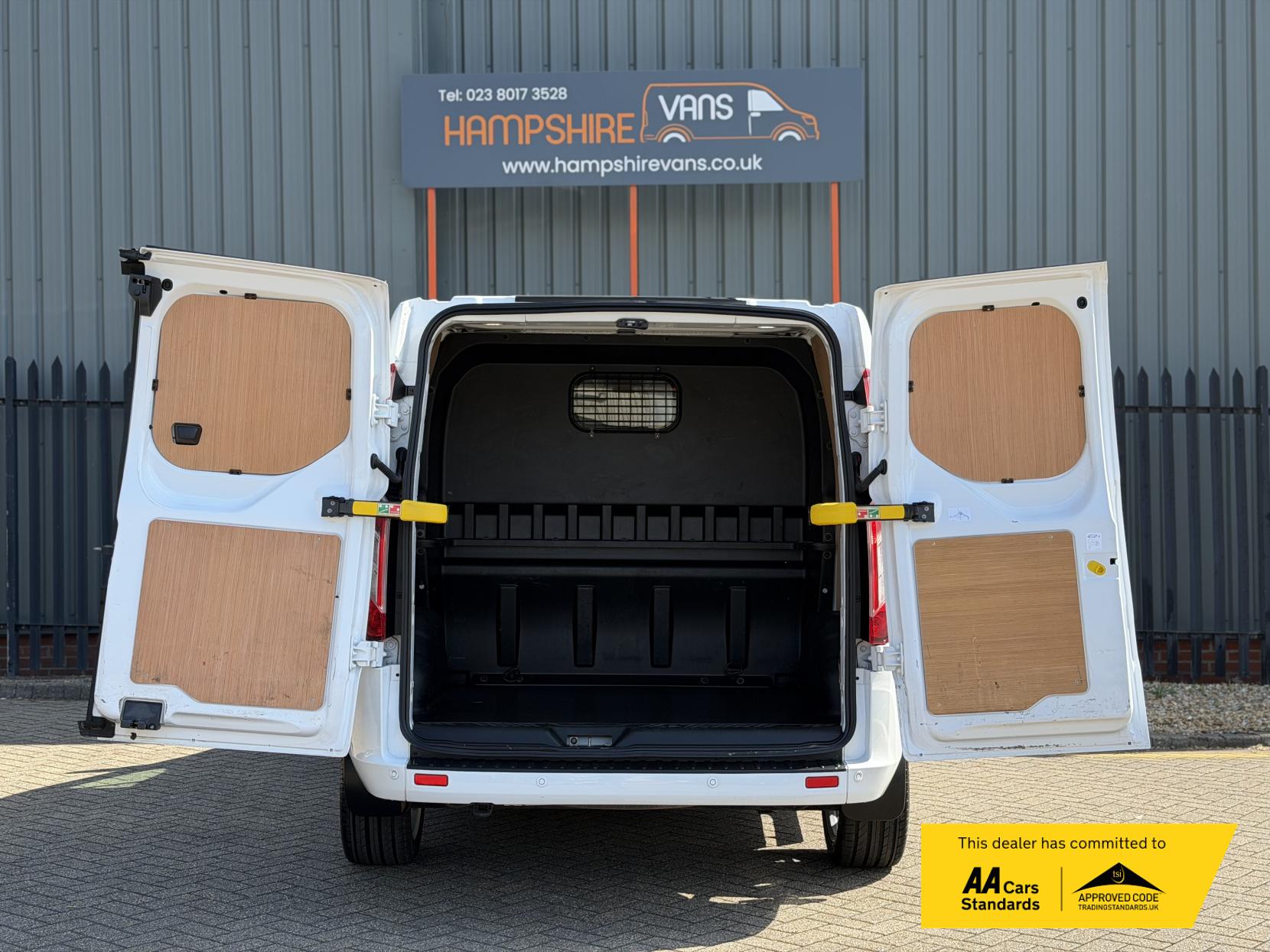 2023 Ford Transit Custom 2.0 300 EcoBlue Limited Crew Van Double Cab 5dr Diesel Manual L1 H1 Euro 6 (s/s) (130 ps) - Thumbnail 26