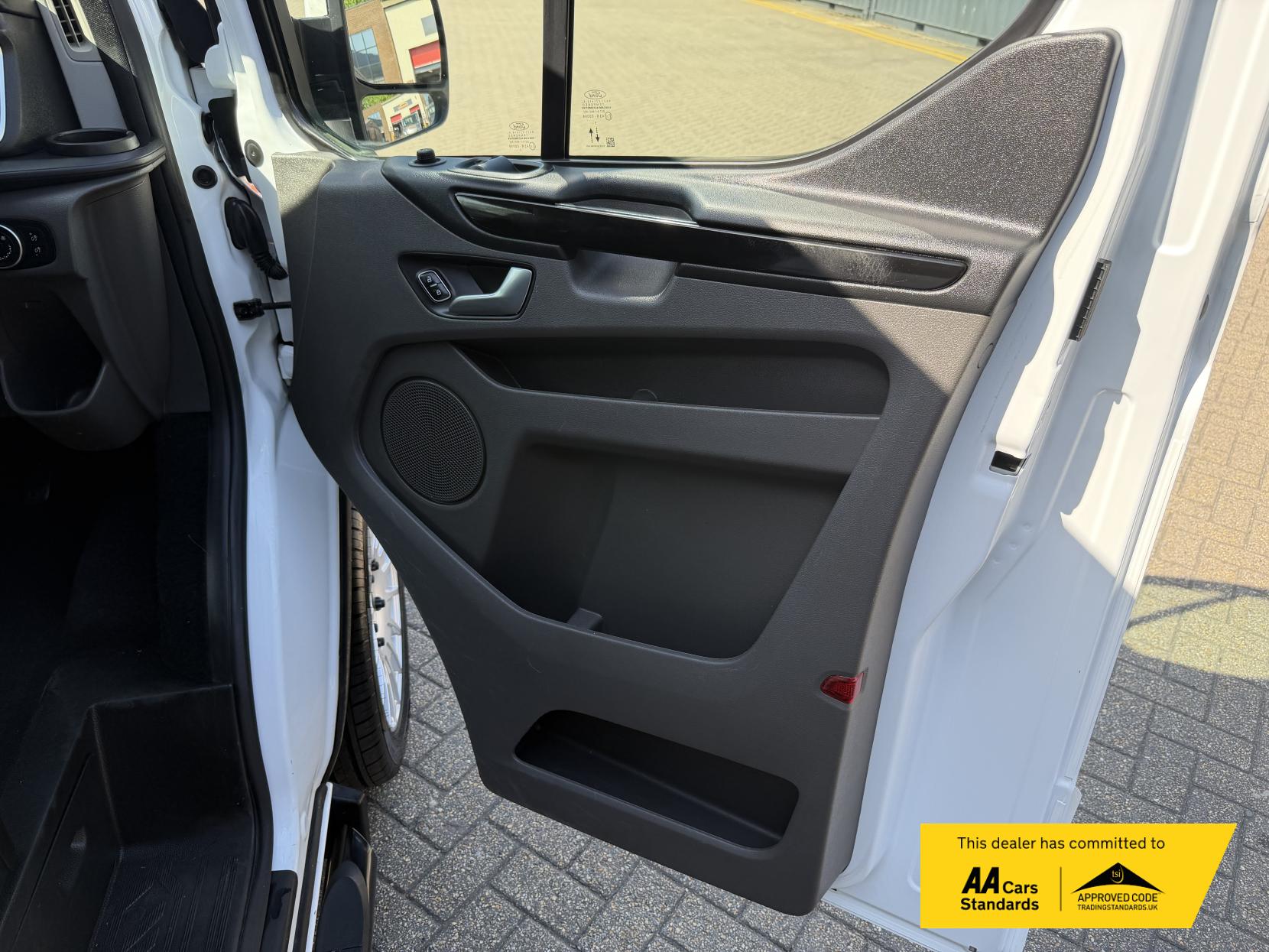 2023 Ford Transit Custom 2.0 300 EcoBlue Limited Crew Van Double Cab 5dr Diesel Manual L1 H1 Euro 6 (s/s) (130 ps) - Thumbnail 50