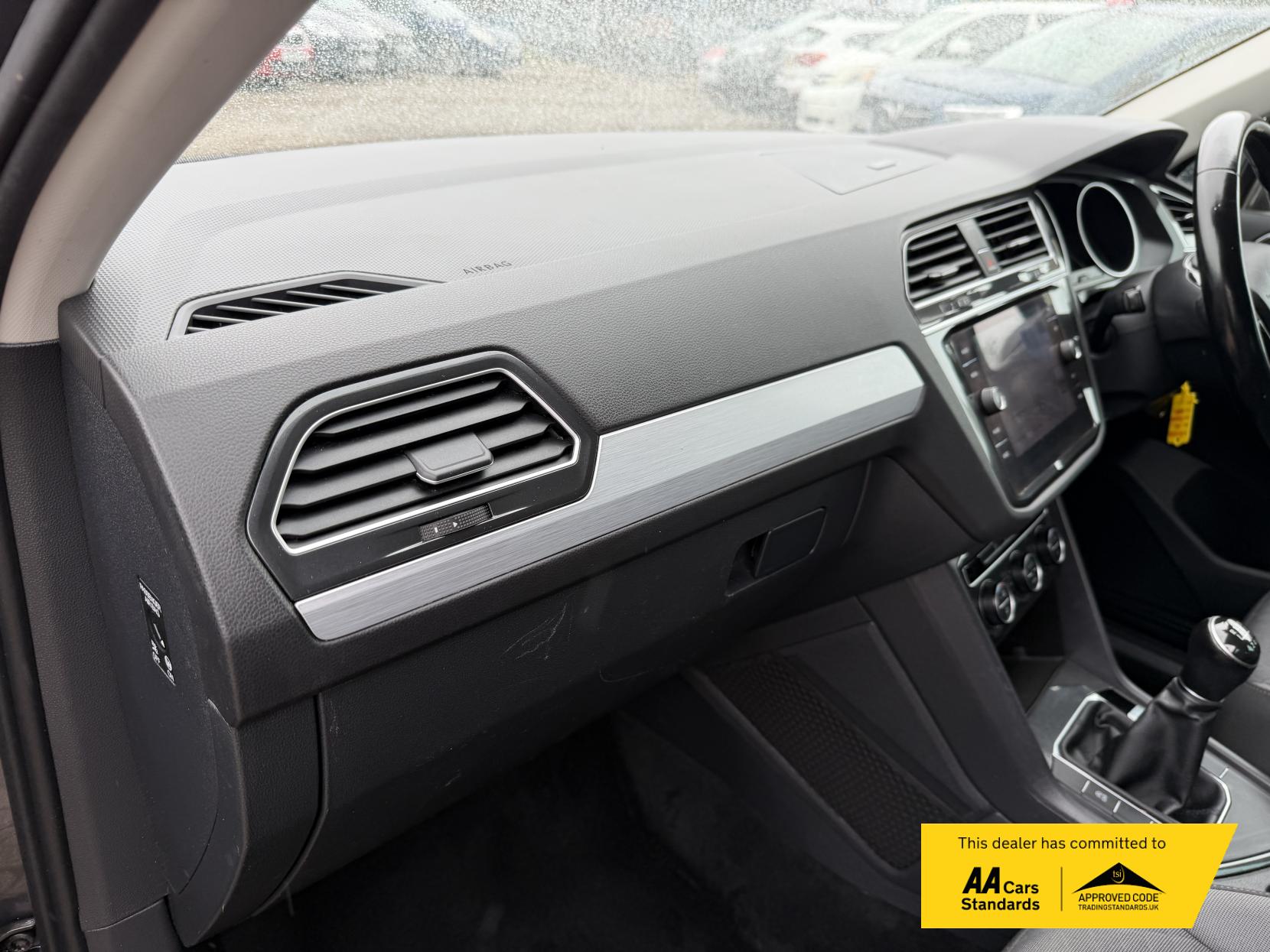 2017 Volkswagen Tiguan 2.0 TDI SE Navigation SUV 5dr Diesel Manual Euro 6 (s/s) (150 ps) - Thumbnail 28