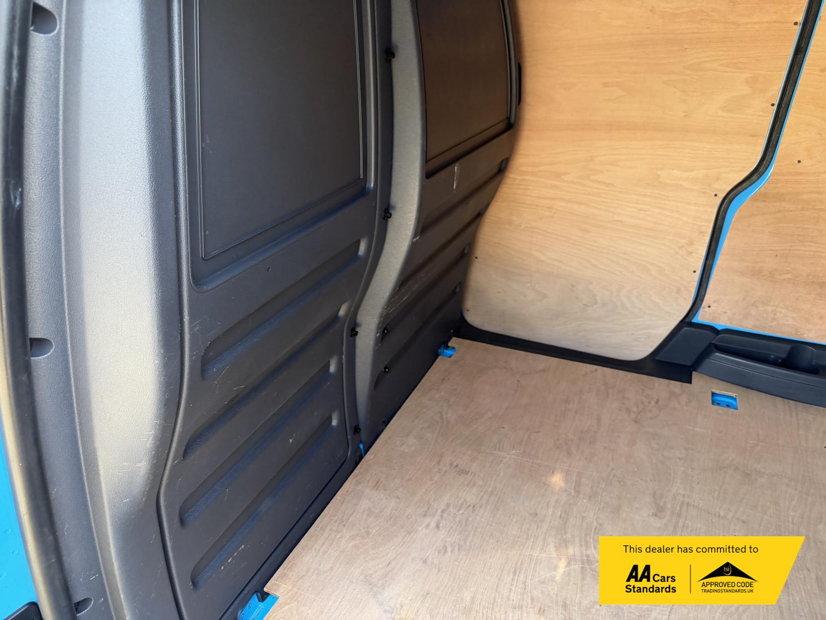 2015 Volkswagen Caddy 1.6 TDI C20 Startline Panel Van 4dr Diesel Manual L1 H1 (149 g/km, 101 bhp) - Thumbnail 19