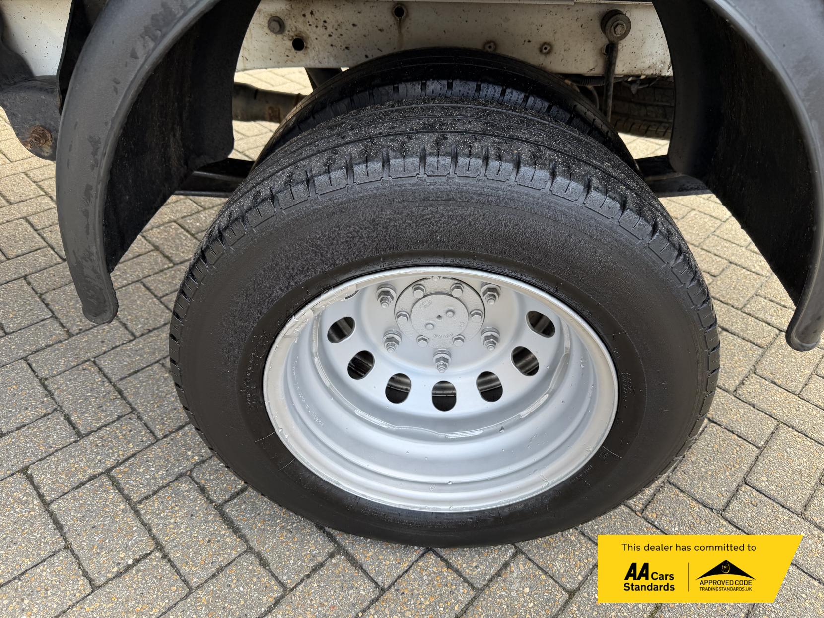 Ford Transit 2.0 350 EcoBlue Leader Tipper Double Cab 4dr Diesel Manual RWD L3 Euro 6 (s/s) (1-Way, 1-Stop) (130 ps)