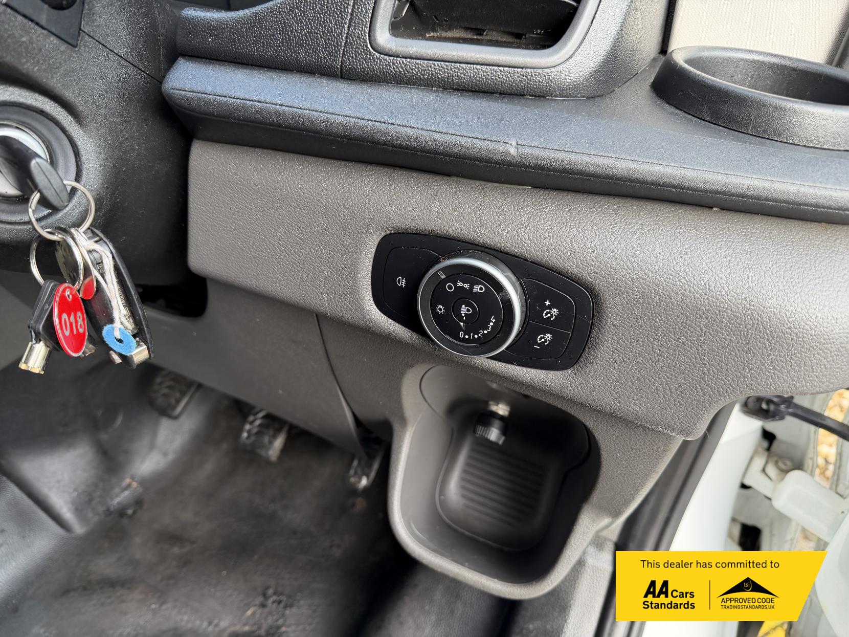 Ford Transit 2.0 350 EcoBlue Leader Tipper Double Cab 4dr Diesel Manual RWD L3 Euro 6 (s/s) (1-Way, 1-Stop) (130 ps)