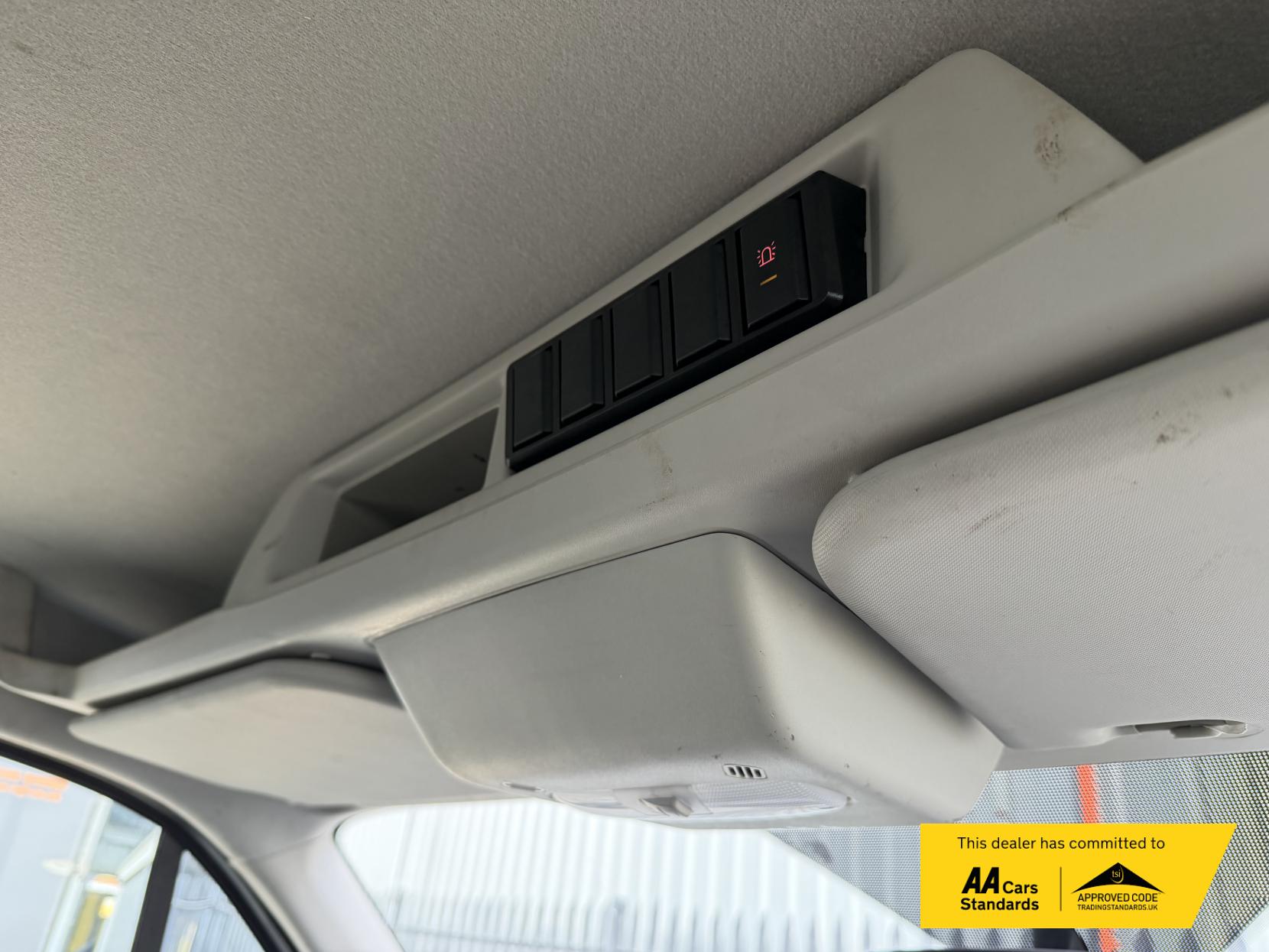 Ford Transit 2.0 350 EcoBlue Leader Tipper Double Cab 4dr Diesel Manual RWD L3 Euro 6 (s/s) (1-Way, 1-Stop) (130 ps)