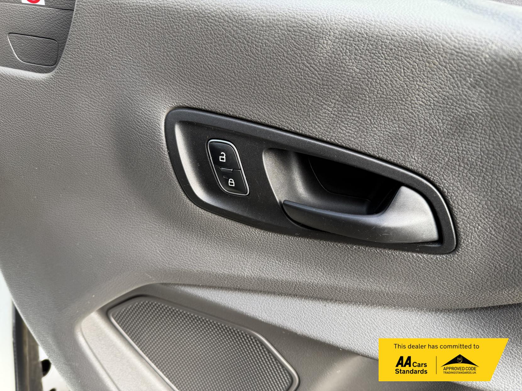 Ford Transit 2.0 350 EcoBlue Leader Tipper Double Cab 4dr Diesel Manual RWD L3 Euro 6 (s/s) (1-Way, 1-Stop) (130 ps)