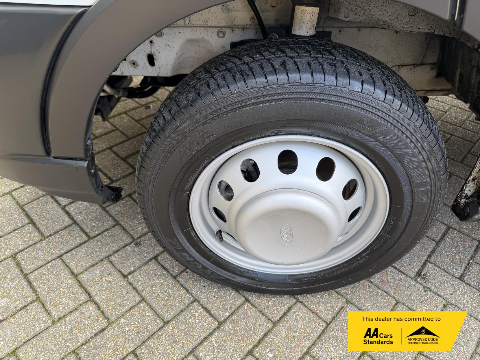 Ford Transit 2.0 350 EcoBlue Leader Tipper Double Cab 4dr Diesel Manual RWD L3 Euro 6 (s/s) (1-Way, 1-Stop) (130 ps)