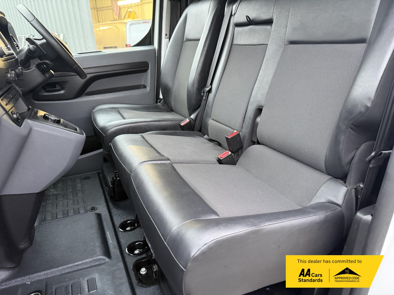 Vauxhall Vivaro 2.0 Turbo D 3100 Sportive Panel Van 5dr Diesel Auto L2 H1 Euro 6 (s/s) (120 ps)