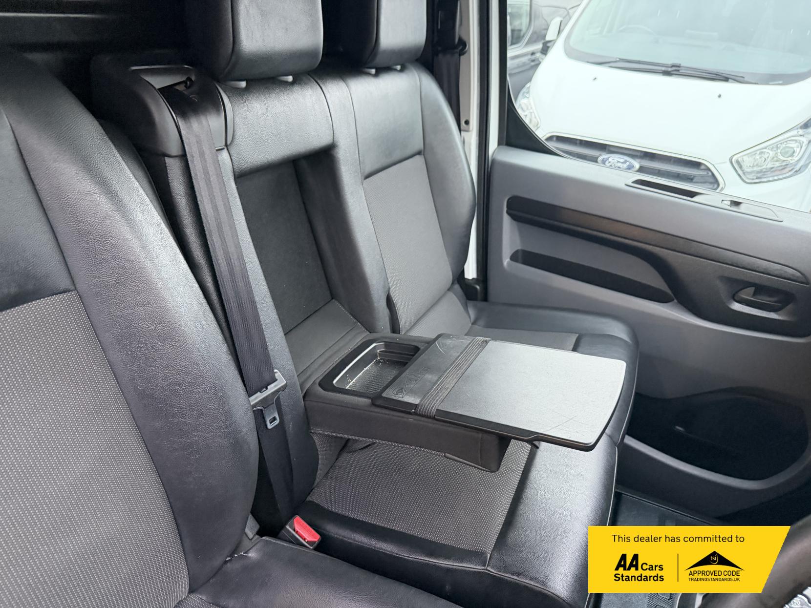 Vauxhall Vivaro 2.0 Turbo D 3100 Sportive Panel Van 5dr Diesel Auto L2 H1 Euro 6 (s/s) (120 ps)