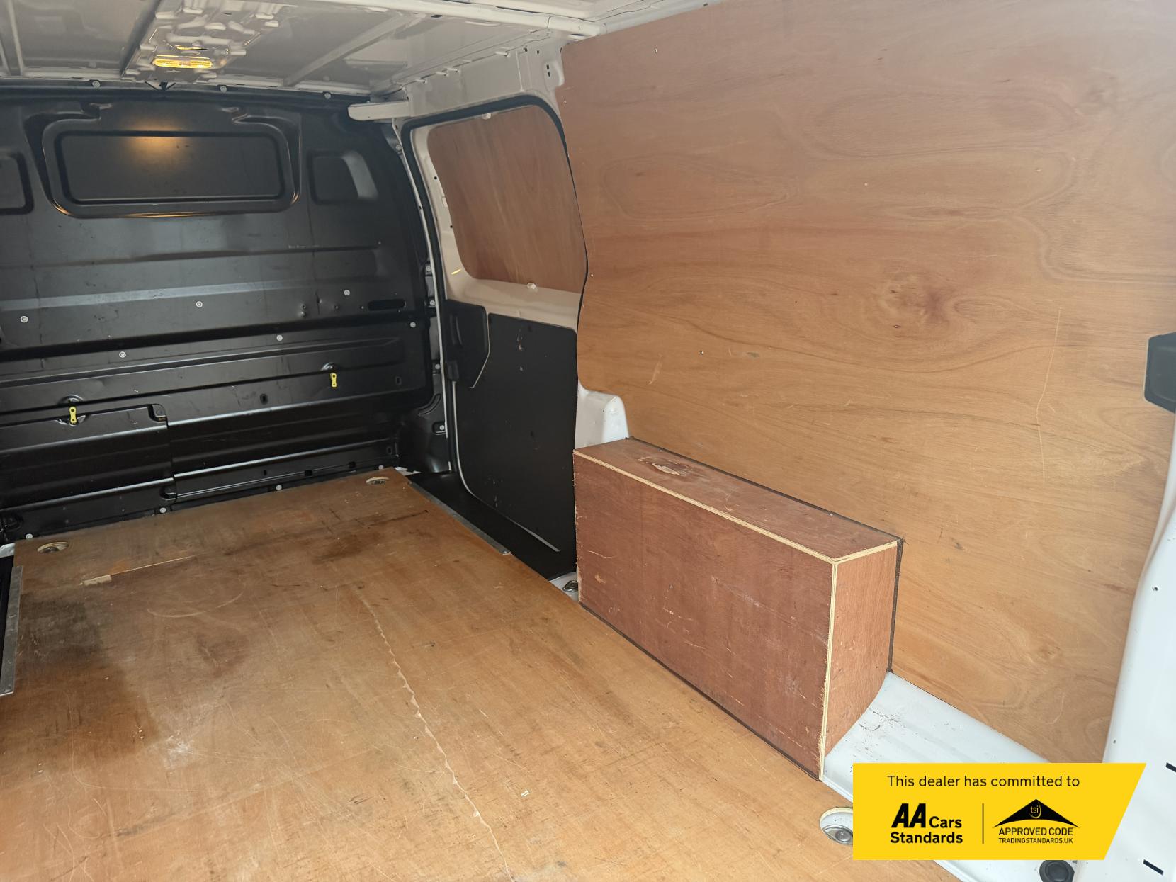 Vauxhall Vivaro 2.0 Turbo D 3100 Sportive Panel Van 5dr Diesel Auto L2 H1 Euro 6 (s/s) (120 ps)