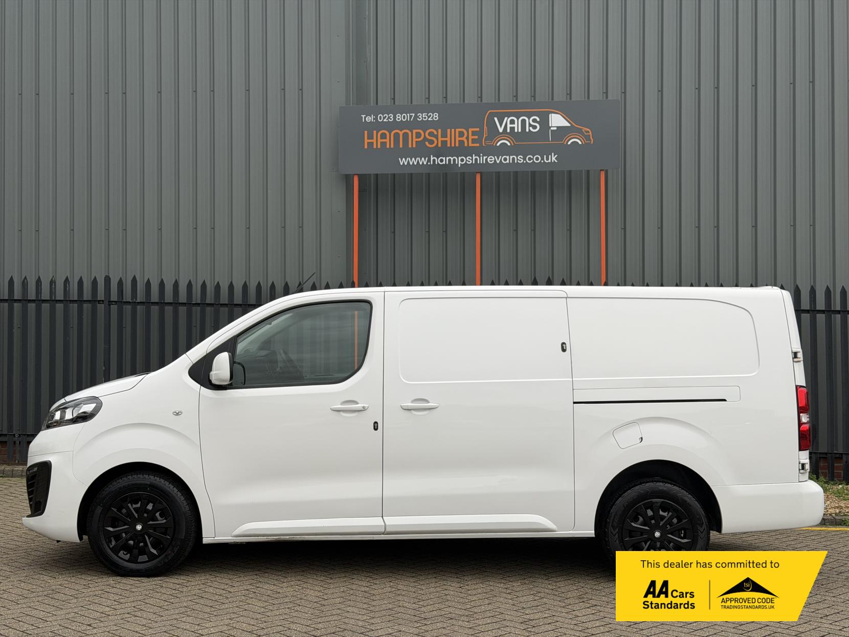 Vauxhall Vivaro 2.0 Turbo D 3100 Sportive Panel Van 5dr Diesel Auto L2 H1 Euro 6 (s/s) (120 ps)