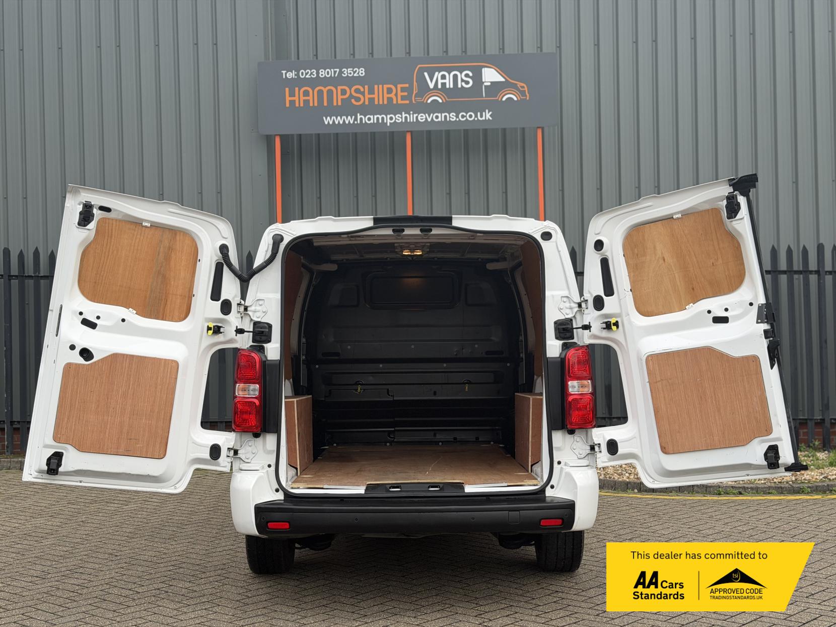 Vauxhall Vivaro 2.0 Turbo D 3100 Sportive Panel Van 5dr Diesel Auto L2 H1 Euro 6 (s/s) (120 ps)