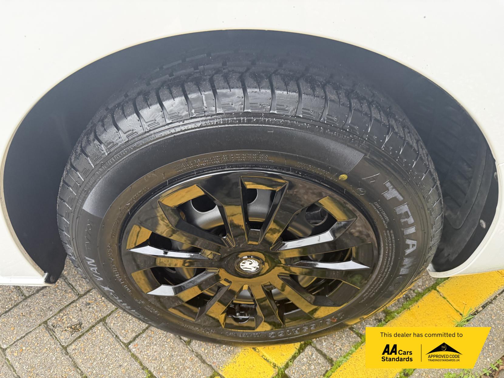 Vauxhall Vivaro 2.0 Turbo D 3100 Sportive Panel Van 5dr Diesel Auto L2 H1 Euro 6 (s/s) (120 ps)