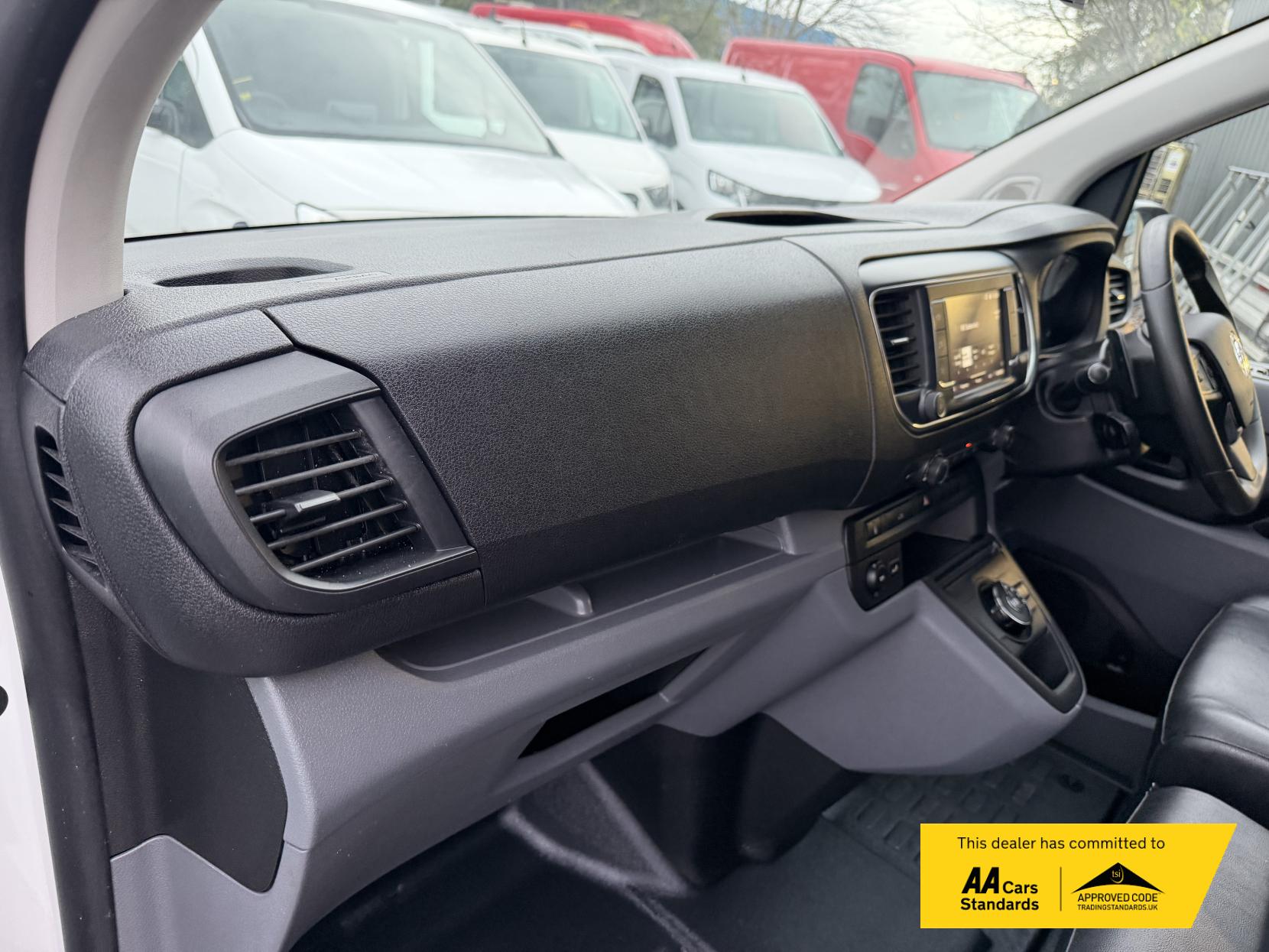 Vauxhall Vivaro 2.0 Turbo D 3100 Sportive Panel Van 5dr Diesel Auto L2 H1 Euro 6 (s/s) (120 ps)