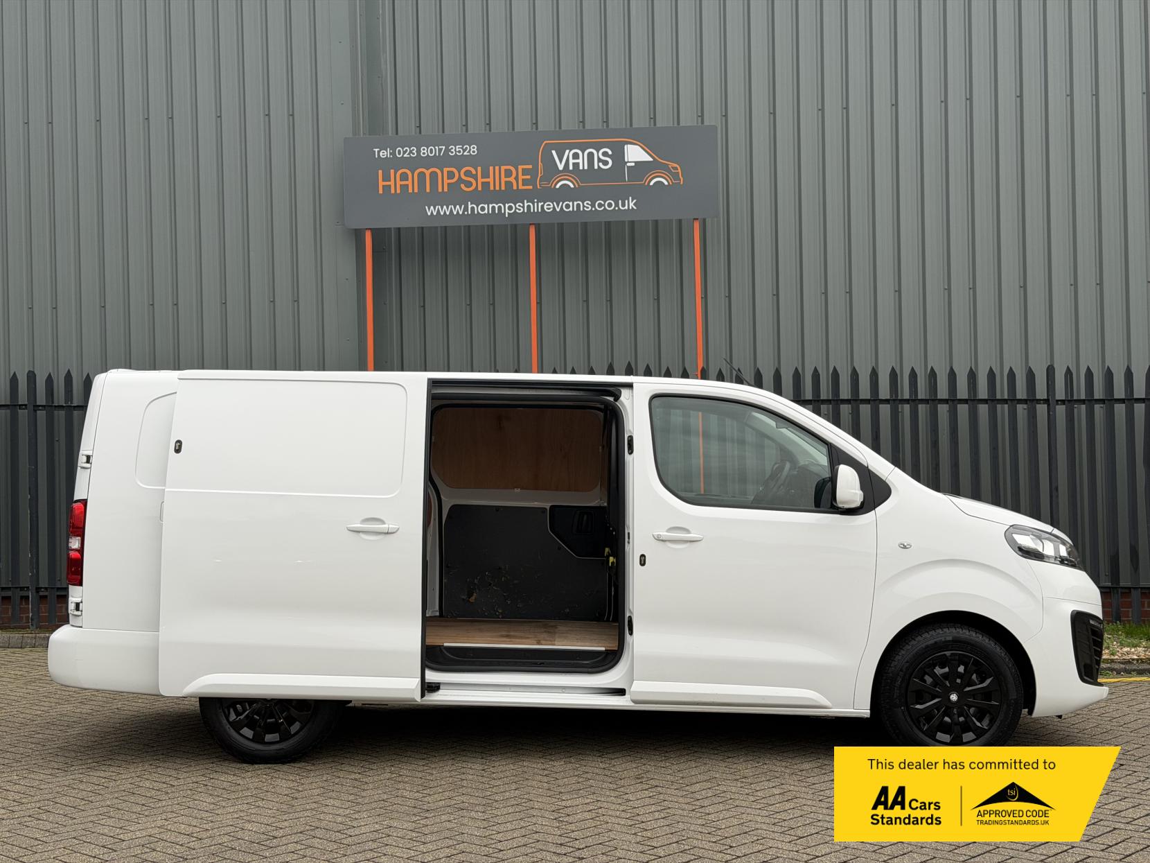 Vauxhall Vivaro 2.0 Turbo D 3100 Sportive Panel Van 5dr Diesel Auto L2 H1 Euro 6 (s/s) (120 ps)