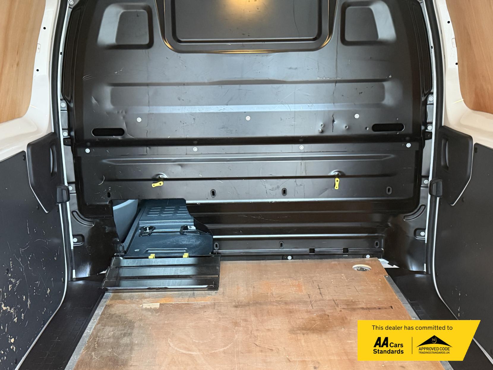 Vauxhall Vivaro 2.0 Turbo D 3100 Sportive Panel Van 5dr Diesel Auto L2 H1 Euro 6 (s/s) (120 ps)