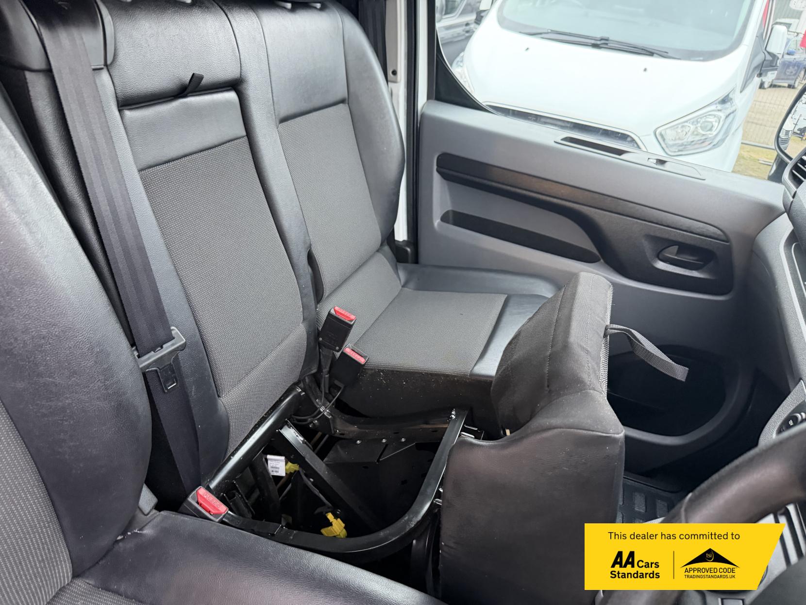 Vauxhall Vivaro 2.0 Turbo D 3100 Sportive Panel Van 5dr Diesel Auto L2 H1 Euro 6 (s/s) (120 ps)