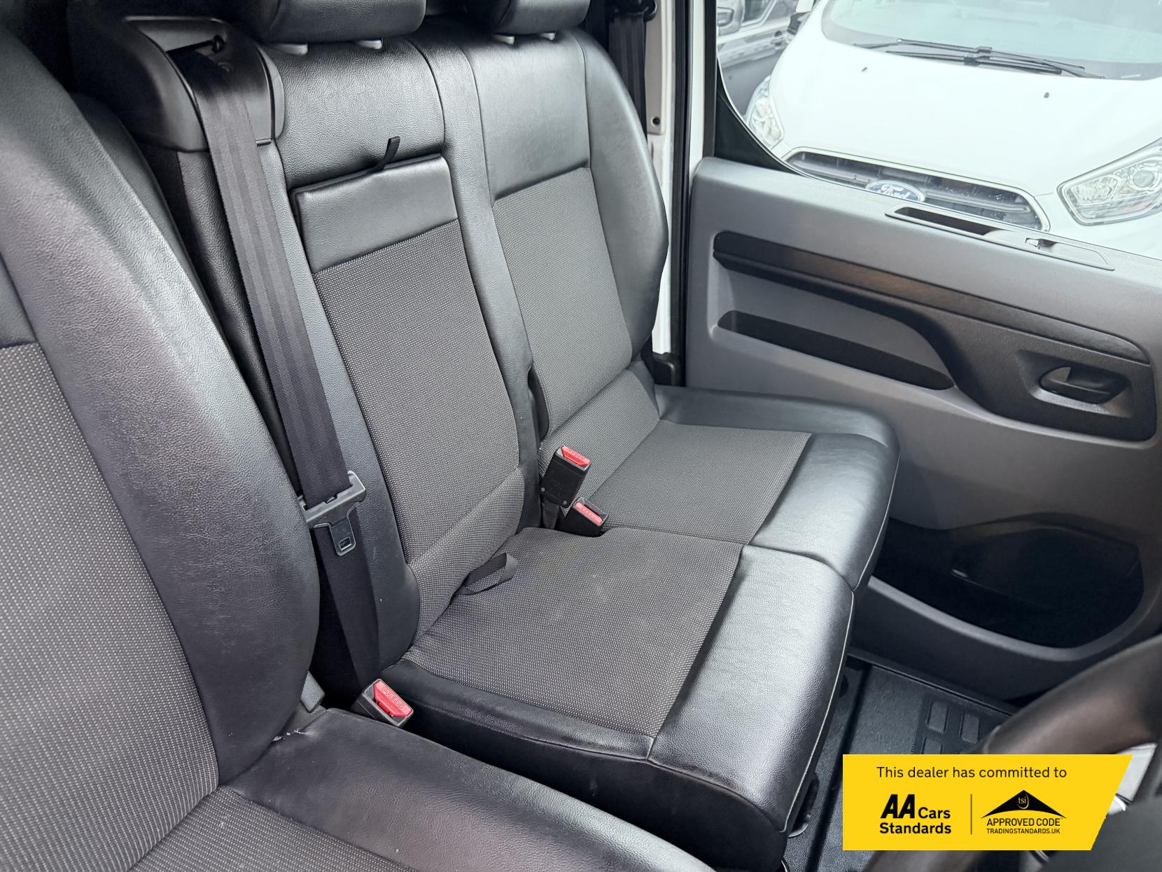 Vauxhall Vivaro 2.0 Turbo D 3100 Sportive Panel Van 5dr Diesel Auto L2 H1 Euro 6 (s/s) (120 ps)