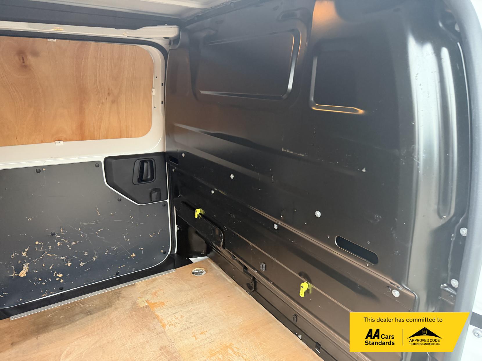 Vauxhall Vivaro 2.0 Turbo D 3100 Sportive Panel Van 5dr Diesel Auto L2 H1 Euro 6 (s/s) (120 ps)