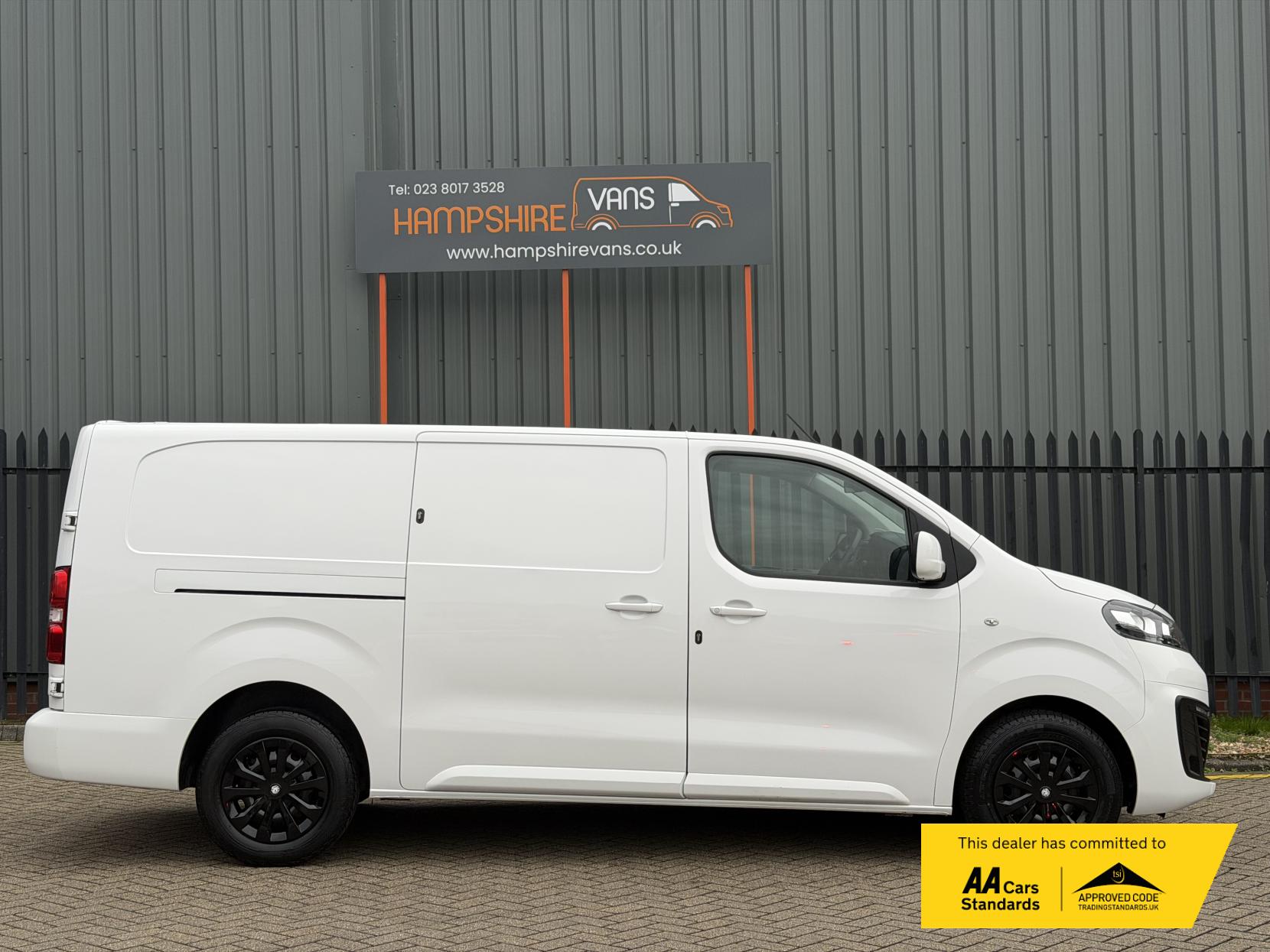 Vauxhall Vivaro 2.0 Turbo D 3100 Sportive Panel Van 5dr Diesel Auto L2 H1 Euro 6 (s/s) (120 ps)