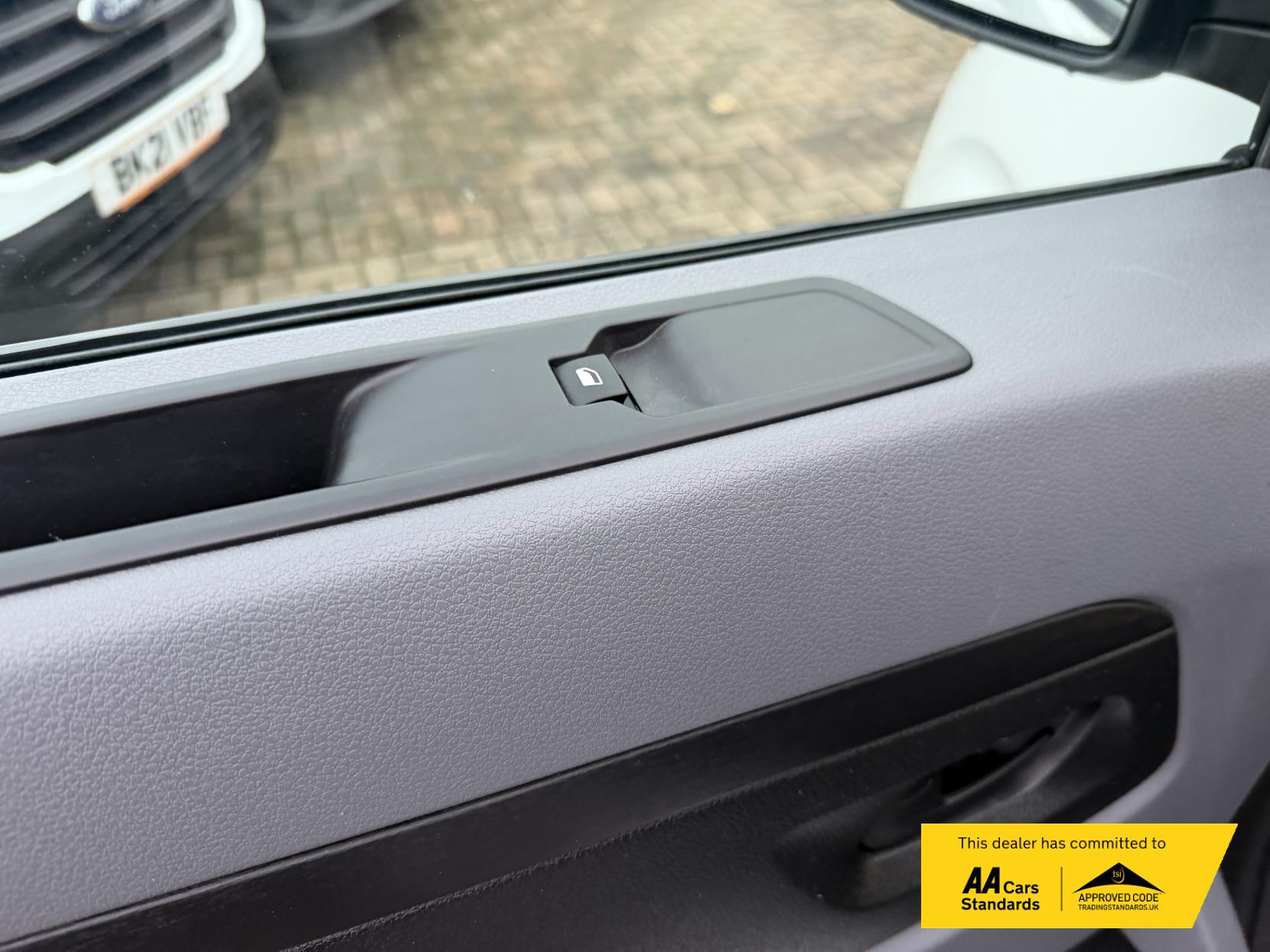 Vauxhall Vivaro 2.0 Turbo D 3100 Sportive Panel Van 5dr Diesel Auto L2 H1 Euro 6 (s/s) (120 ps)