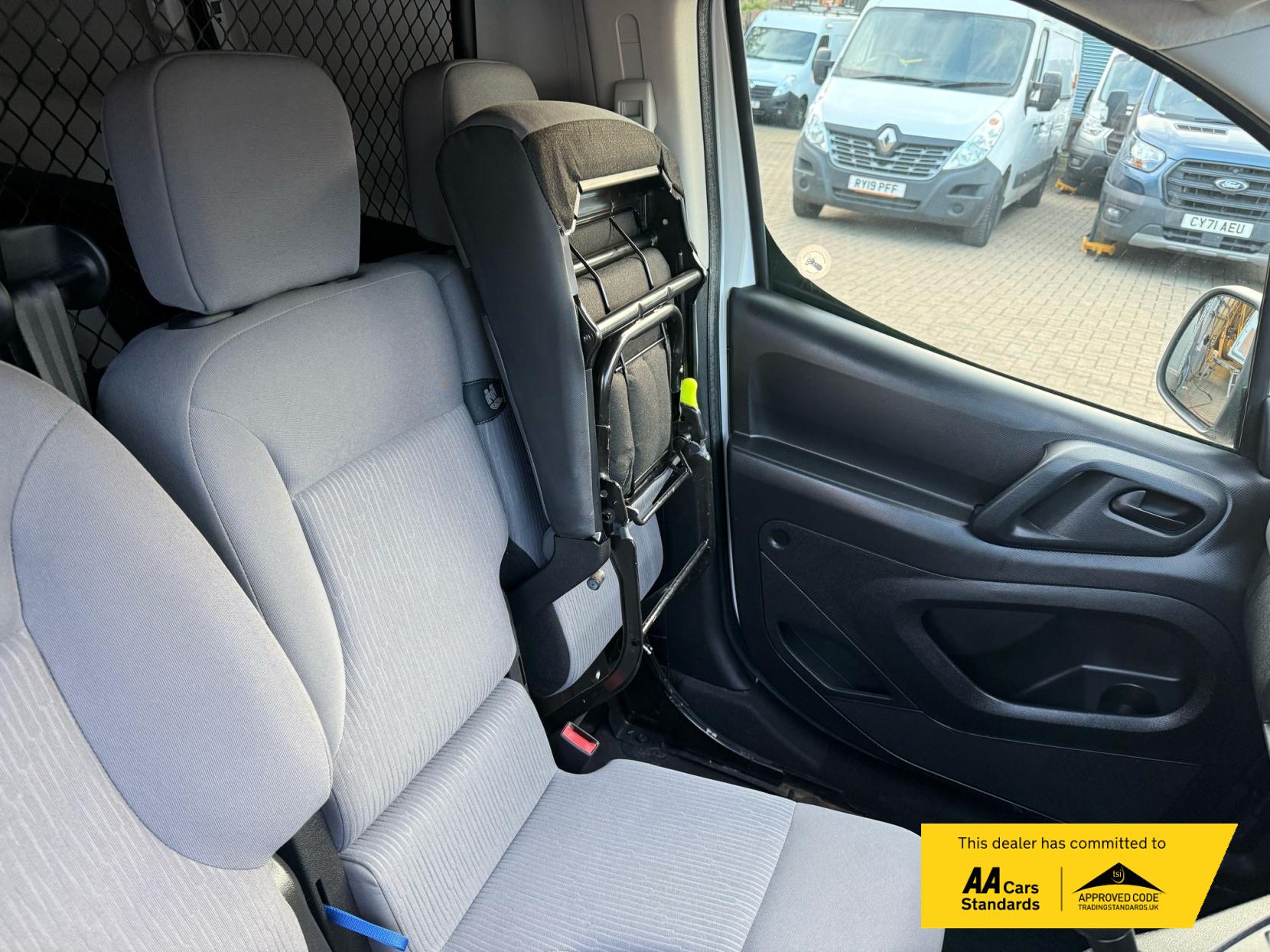 Peugeot Partner 1.6 HDi 850 Professional Panel Van 4dr Diesel Manual L1 (132 g/km, 90 bhp)