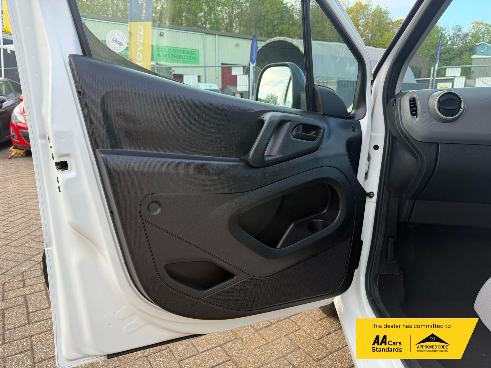 Peugeot Partner 1.6 HDi 850 Professional Panel Van 4dr Diesel Manual L1 (132 g/km, 90 bhp)