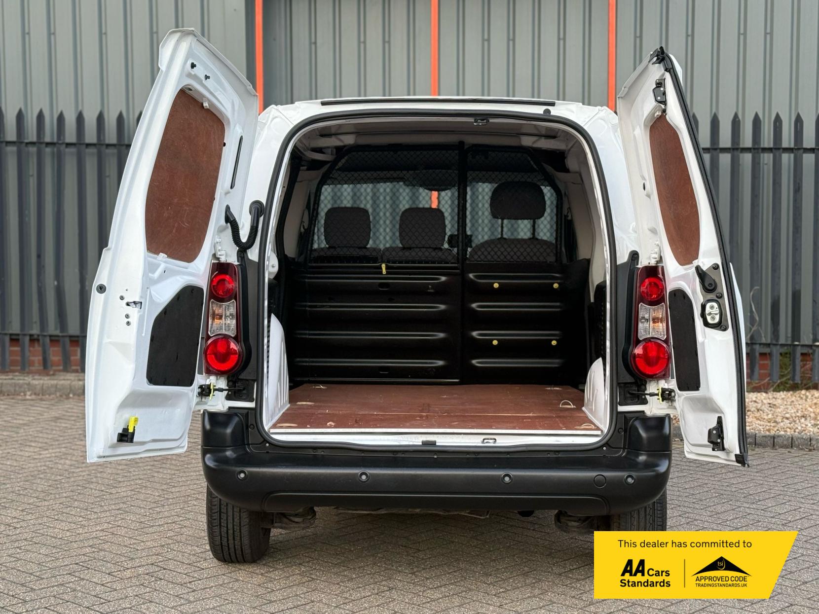 Peugeot Partner 1.6 HDi 850 Professional Panel Van 4dr Diesel Manual L1 (132 g/km, 90 bhp)