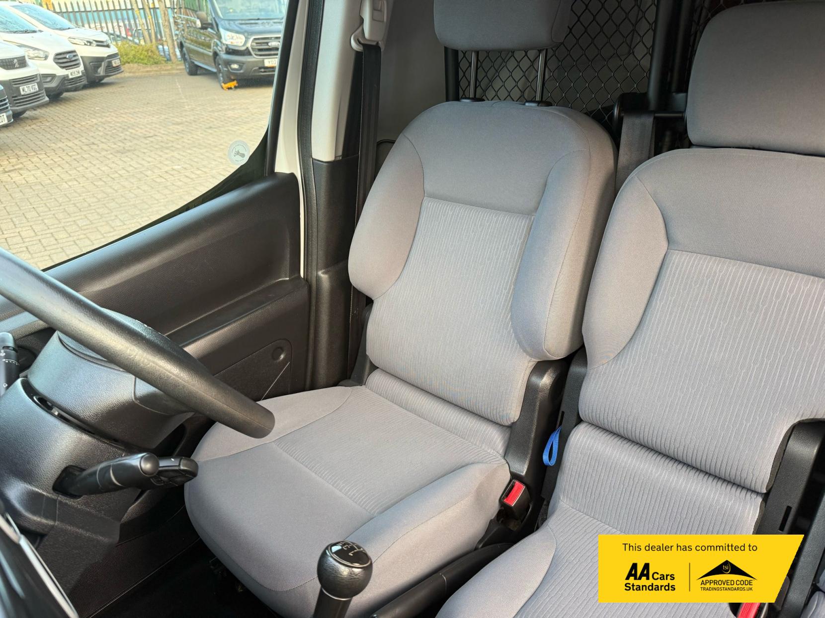Peugeot Partner 1.6 HDi 850 Professional Panel Van 4dr Diesel Manual L1 (132 g/km, 90 bhp)