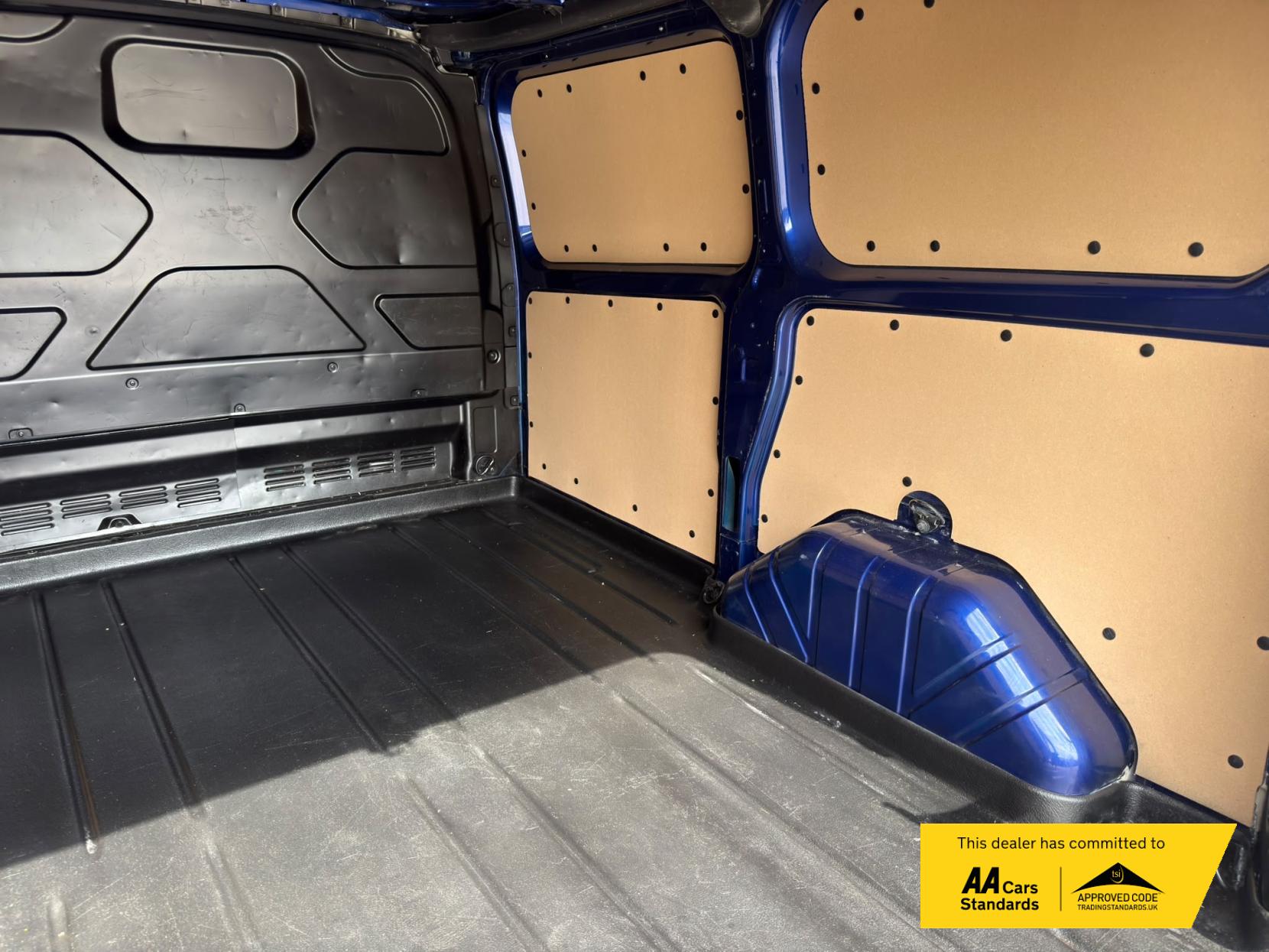 2017 Ford Transit Custom 2.0 TDCi 270 Limited Panel Van 5dr Diesel Manual L1 H1 (157 g/km, 128 bhp) - Thumbnail 53