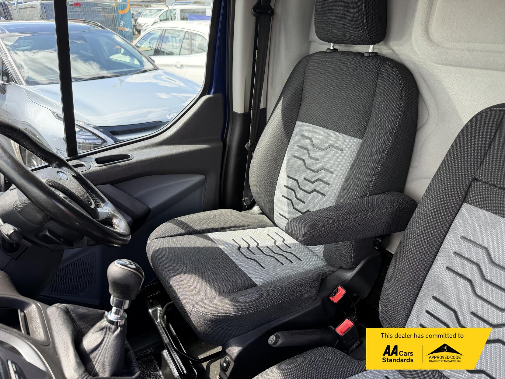 2017 Ford Transit Custom 2.0 TDCi 270 Limited Panel Van 5dr Diesel Manual L1 H1 (157 g/km, 128 bhp) - Thumbnail 8