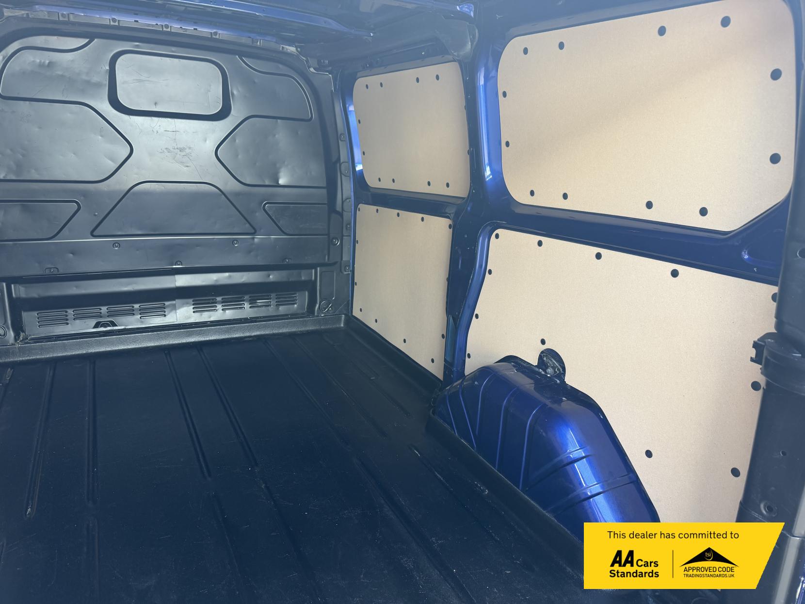 2017 Ford Transit Custom 2.0 TDCi 270 Limited Panel Van 5dr Diesel Manual L1 H1 (157 g/km, 128 bhp) - Thumbnail 20