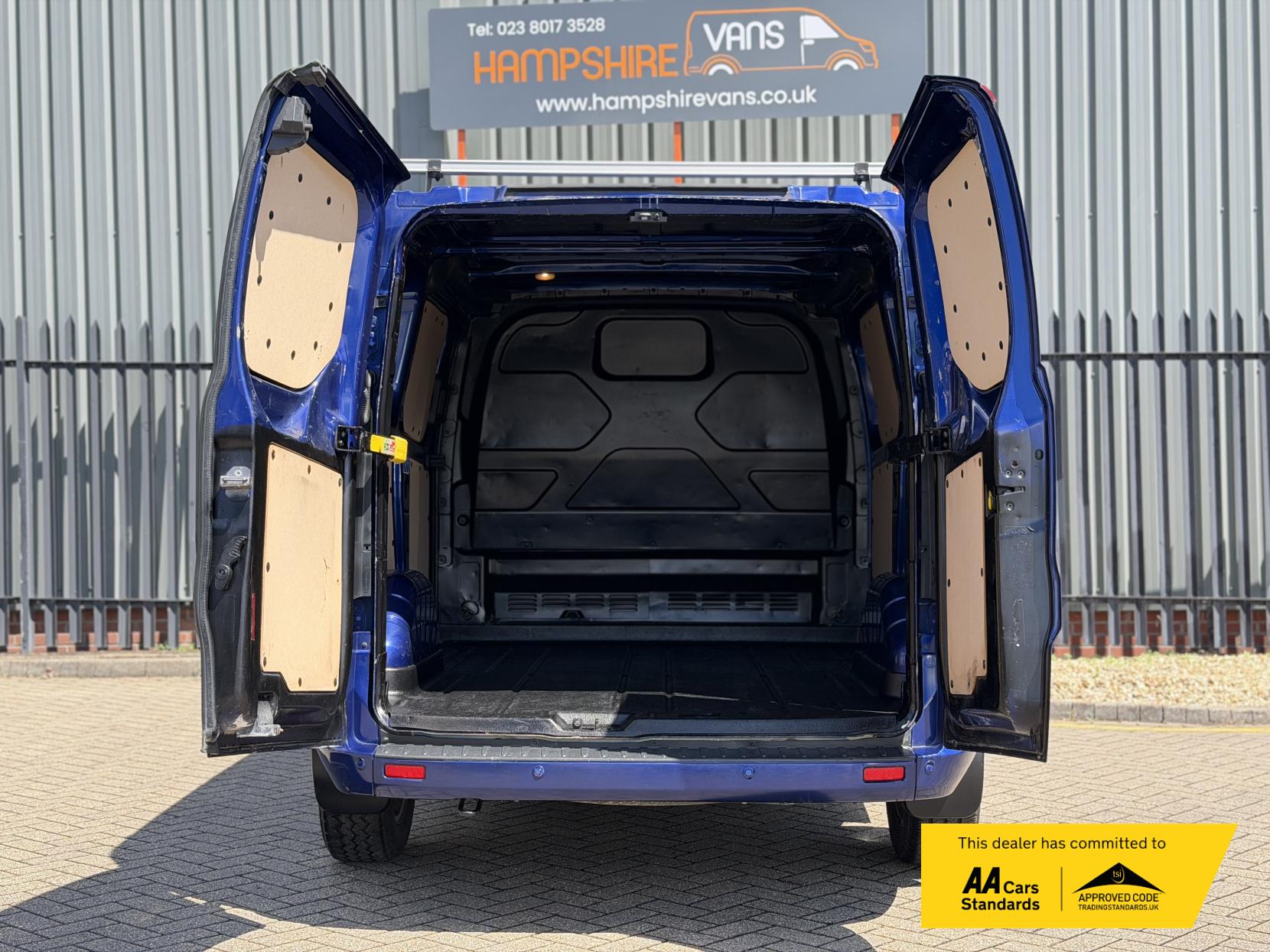 2017 Ford Transit Custom 2.0 TDCi 270 Limited Panel Van 5dr Diesel Manual L1 H1 (157 g/km, 128 bhp) - Thumbnail 15