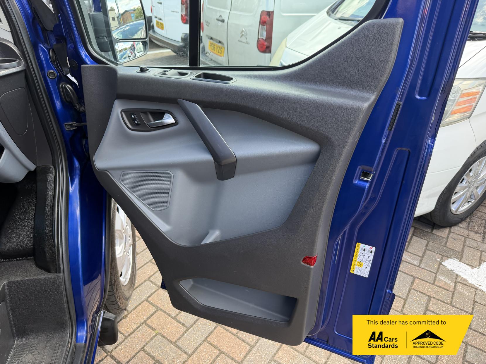 2017 Ford Transit Custom 2.0 TDCi 270 Limited Panel Van 5dr Diesel Manual L1 H1 (157 g/km, 128 bhp) - Thumbnail 50