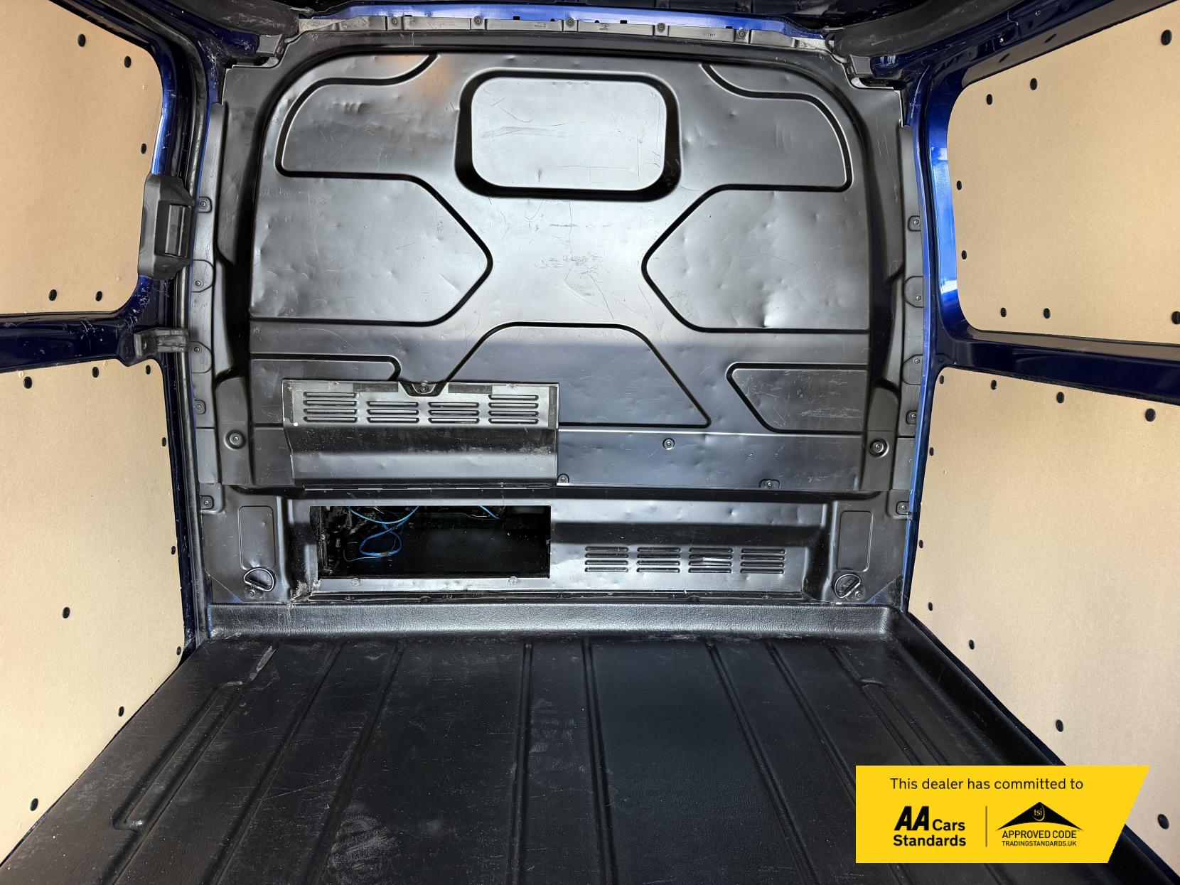 2017 Ford Transit Custom 2.0 TDCi 270 Limited Panel Van 5dr Diesel Manual L1 H1 (157 g/km, 128 bhp) - Thumbnail 19