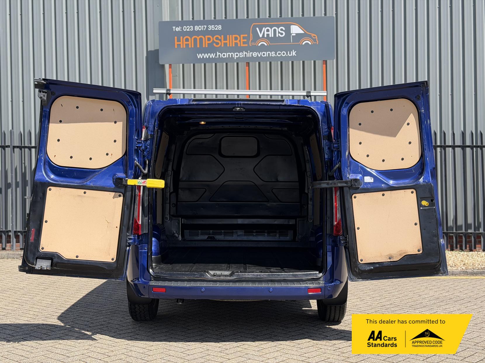 2017 Ford Transit Custom 2.0 TDCi 270 Limited Panel Van 5dr Diesel Manual L1 H1 (157 g/km, 128 bhp) - Thumbnail 16