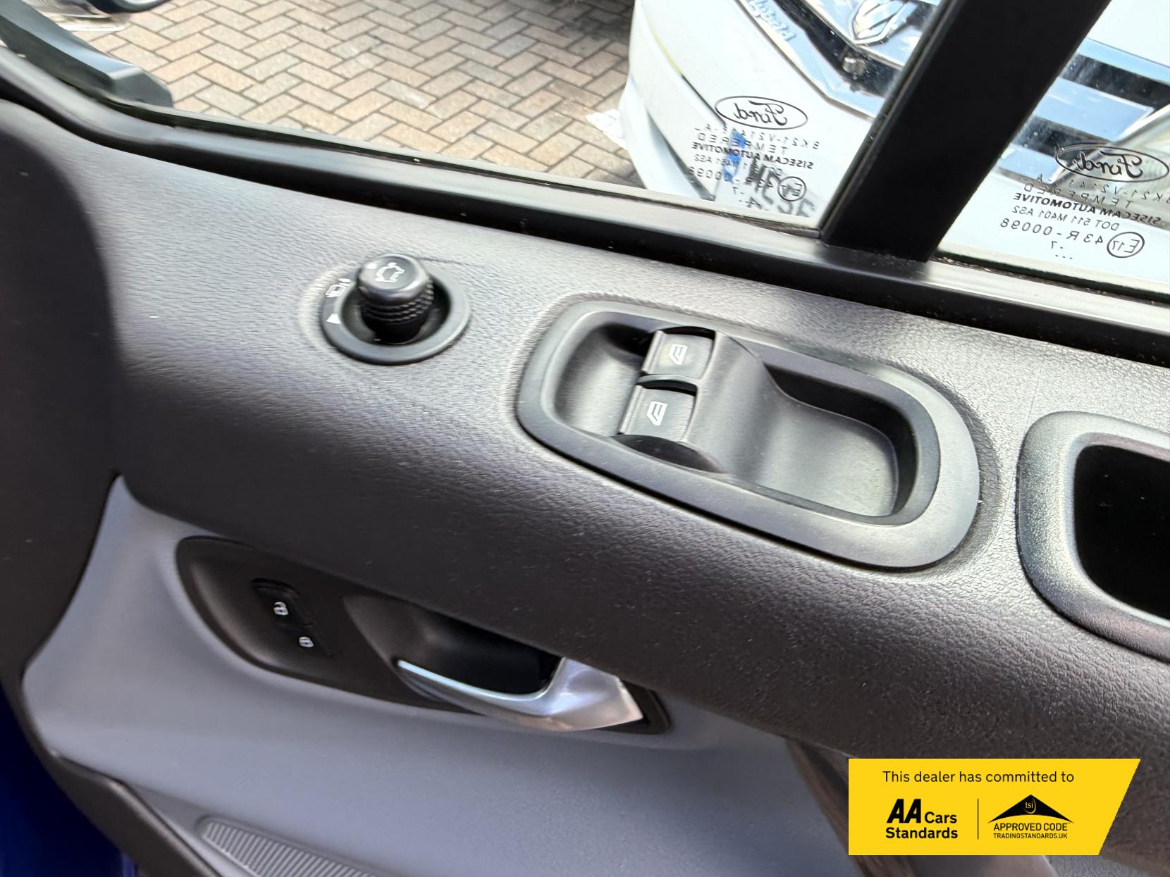 2017 Ford Transit Custom 2.0 TDCi 270 Limited Panel Van 5dr Diesel Manual L1 H1 (157 g/km, 128 bhp) - Thumbnail 48
