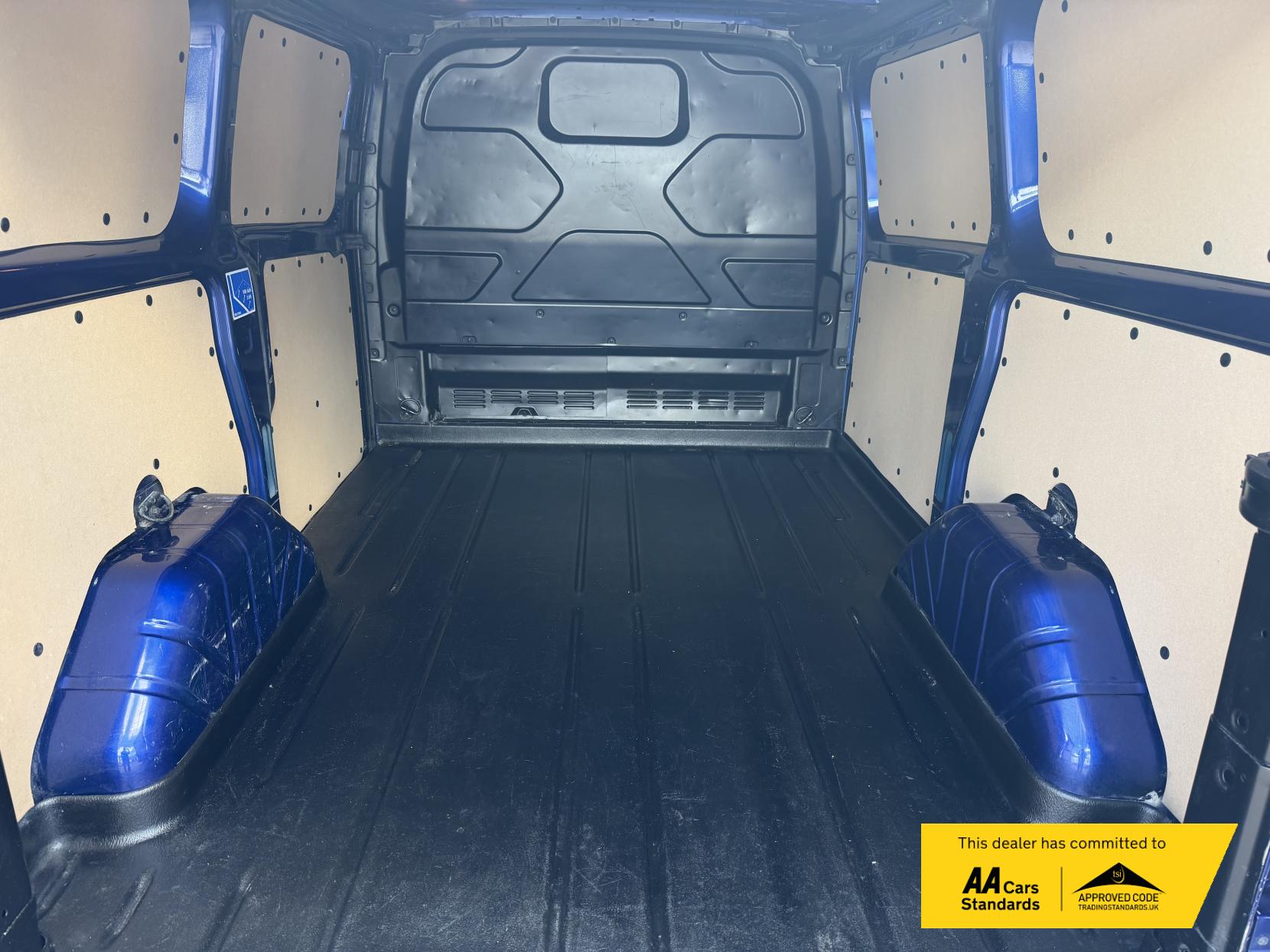 2017 Ford Transit Custom 2.0 TDCi 270 Limited Panel Van 5dr Diesel Manual L1 H1 (157 g/km, 128 bhp) - Thumbnail 18