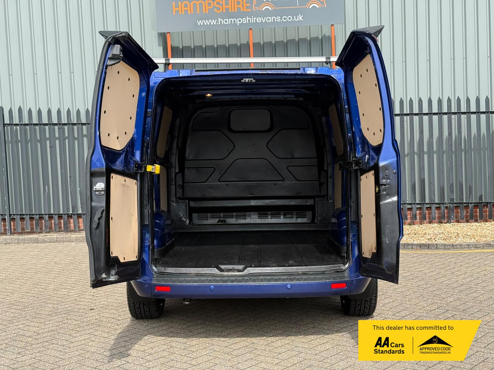 2017 Ford Transit Custom 2.0 TDCi 270 Limited Panel Van 5dr Diesel Manual L1 H1 (157 g/km, 128 bhp) - Thumbnail 49