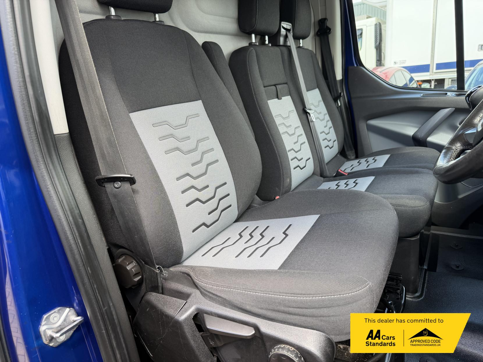 2017 Ford Transit Custom 2.0 TDCi 270 Limited Panel Van 5dr Diesel Manual L1 H1 (157 g/km, 128 bhp) - Thumbnail 9