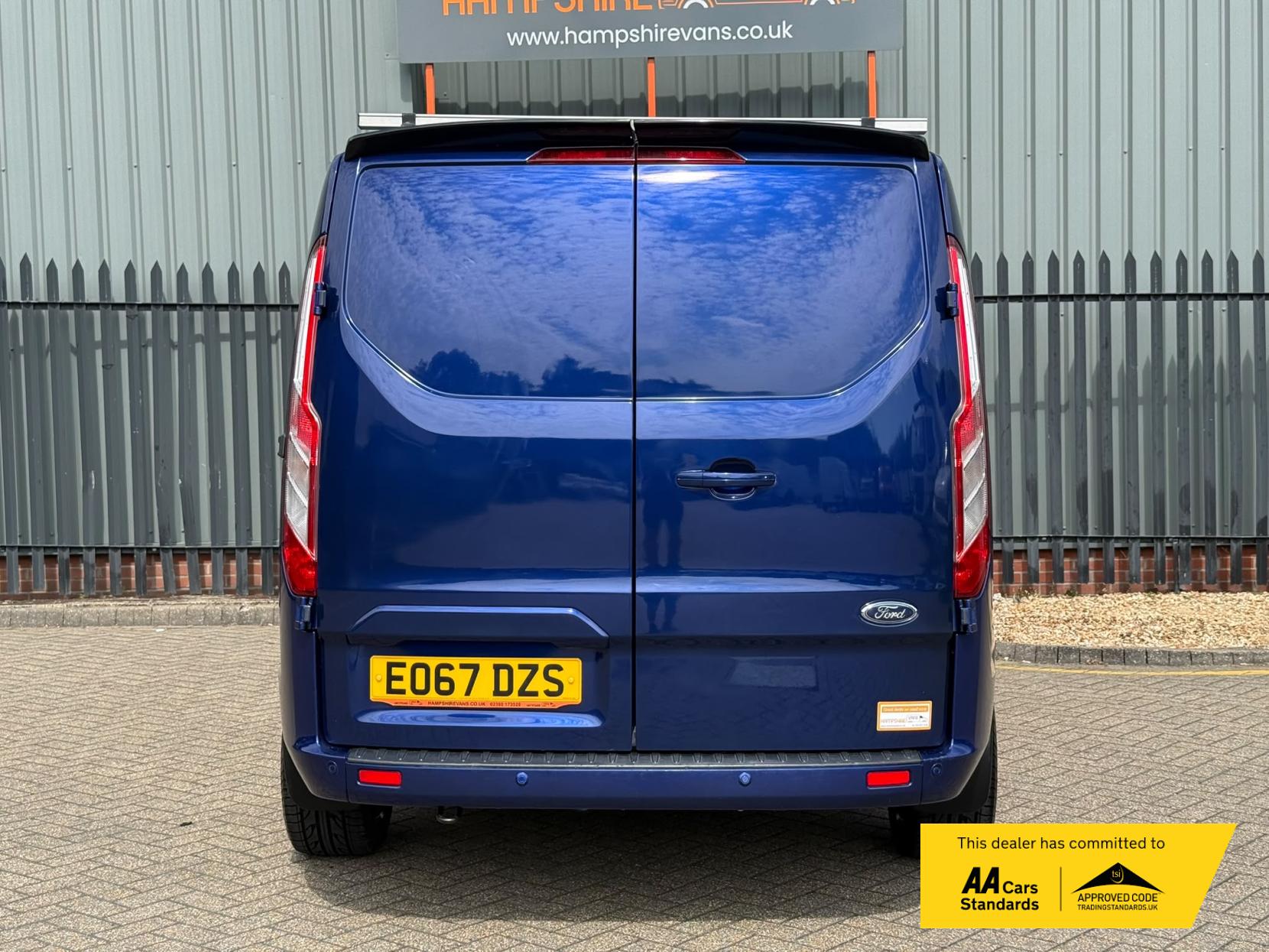 2017 Ford Transit Custom 2.0 TDCi 270 Limited Panel Van 5dr Diesel Manual L1 H1 (157 g/km, 128 bhp) - Thumbnail 9