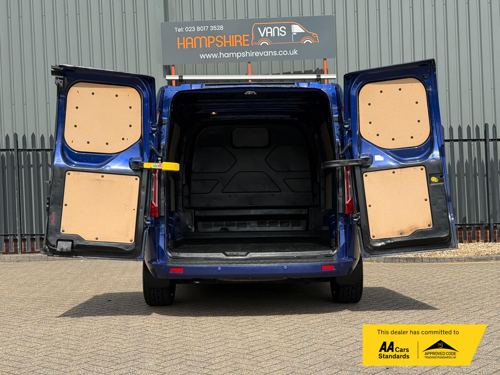 2017 Ford Transit Custom 2.0 TDCi 270 Limited Panel Van 5dr Diesel Manual L1 H1 (157 g/km, 128 bhp) - Thumbnail 48