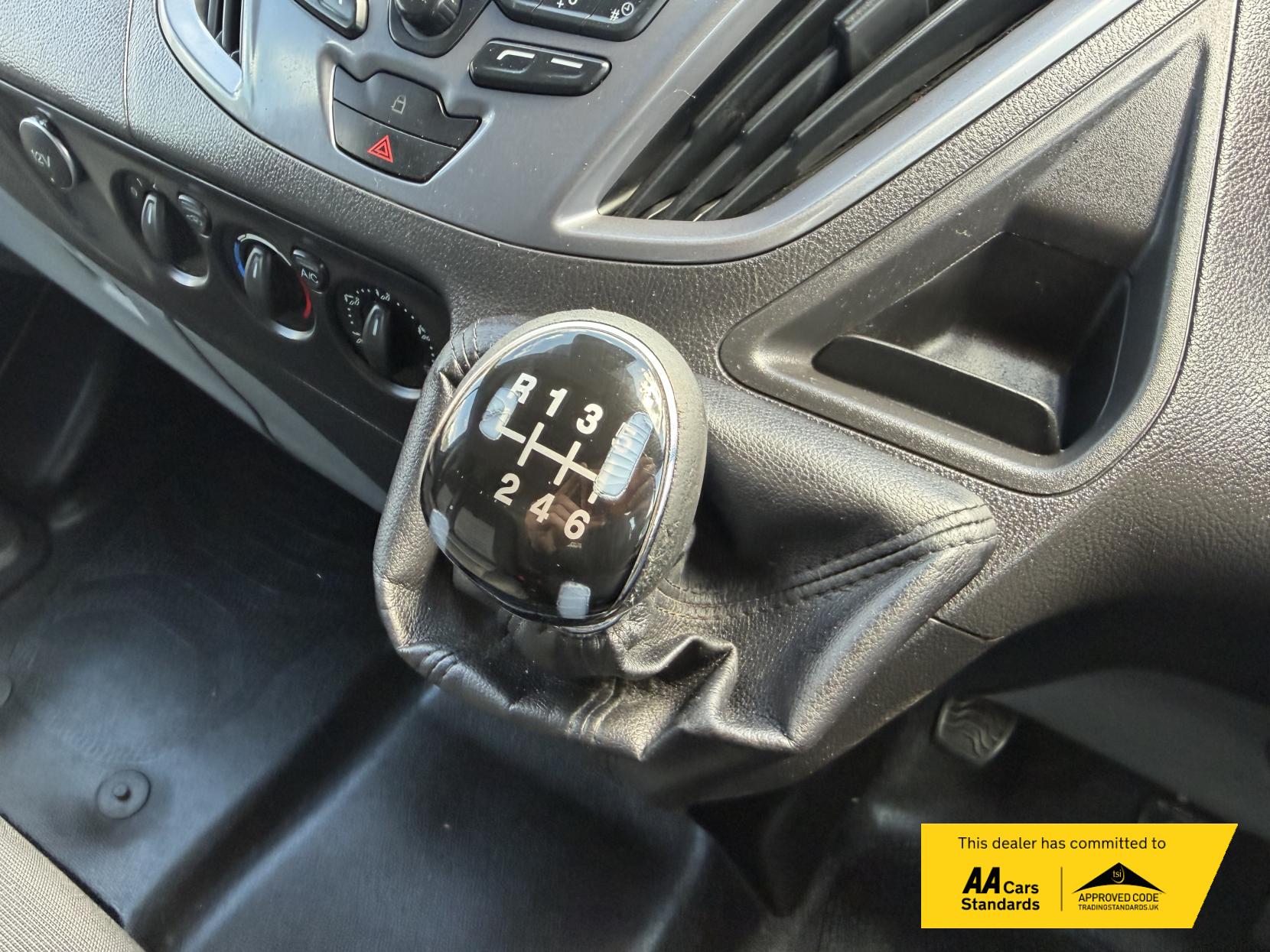 2017 Ford Transit Custom 2.0 TDCi 270 Limited Panel Van 5dr Diesel Manual L1 H1 (157 g/km, 128 bhp) - Thumbnail 32