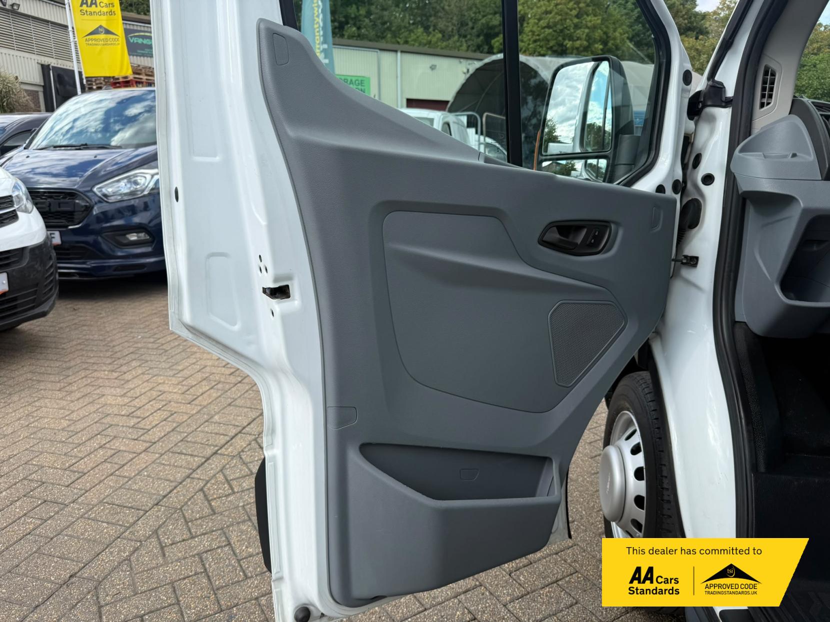 2019 Ford Transit 2.0 350 EcoBlue HD Leader Luton 3dr Diesel Manual RWD L3 Euro 6 (s/s) (165 ps) - Thumbnail 45