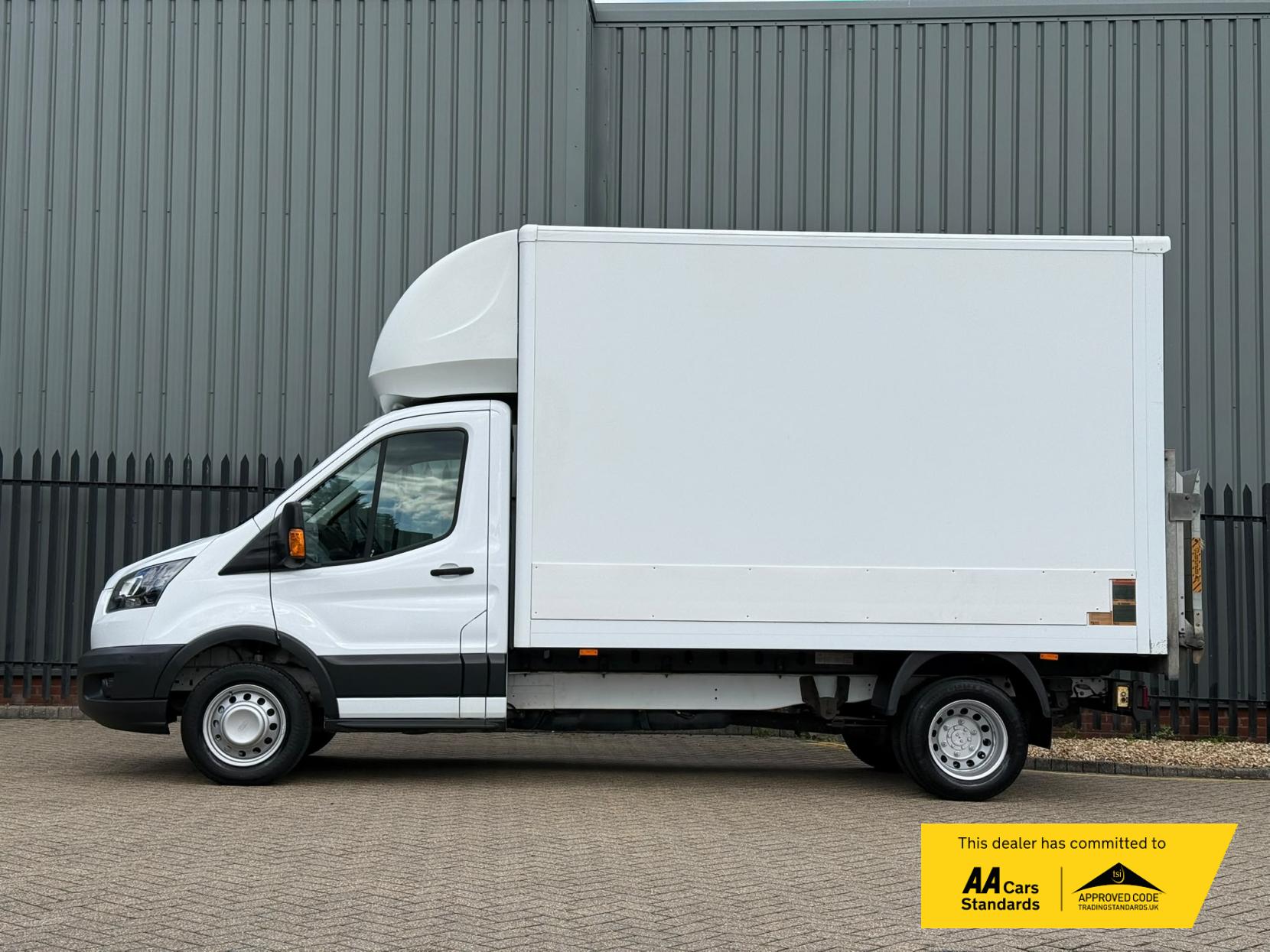 2019 Ford Transit 2.0 350 EcoBlue HD Leader Luton 3dr Diesel Manual RWD L3 Euro 6 (s/s) (165 ps) - Thumbnail 5