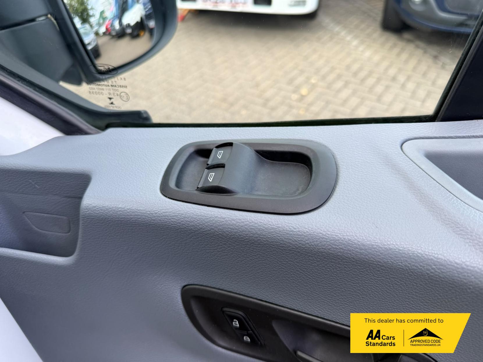 2019 Ford Transit 2.0 350 EcoBlue HD Leader Luton 3dr Diesel Manual RWD L3 Euro 6 (s/s) (165 ps) - Thumbnail 22