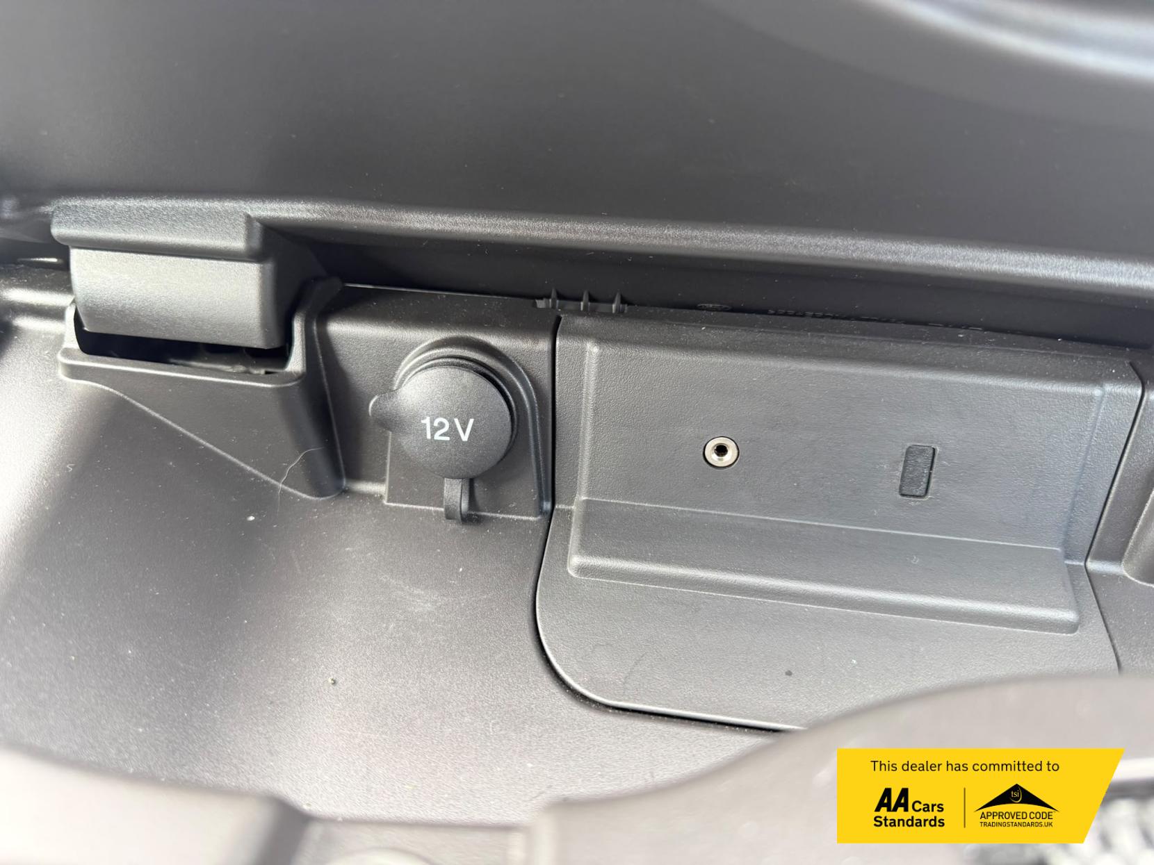 2019 Ford Transit 2.0 350 EcoBlue HD Leader Luton 3dr Diesel Manual RWD L3 Euro 6 (s/s) (165 ps) - Thumbnail 35